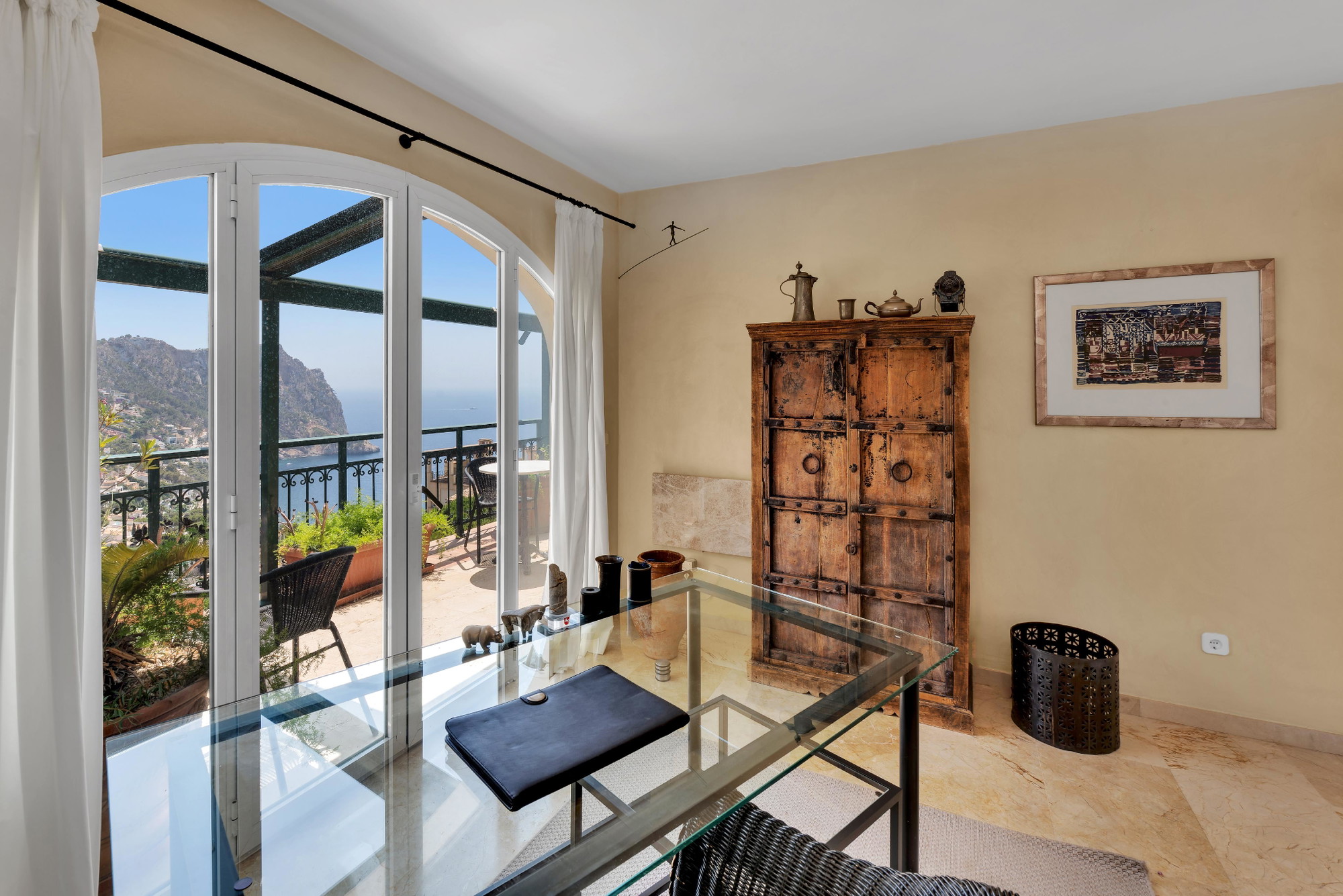 Apartment with Sea and Mountain Views in Cala Llamp – In Need of Renovation with Strong Potential-14