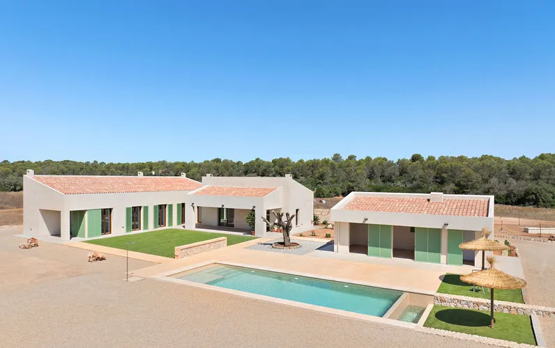 Moderne Neubau-Finca mit Pool und großzügigem Grundriss