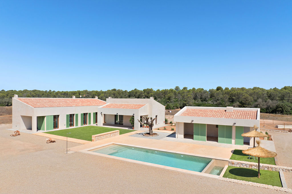 Modern new estate with pool and spacious design-1