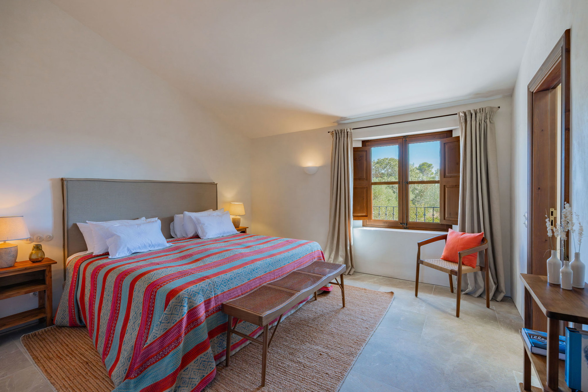 Una elegant casa de camp en una ubicació privilegiada-11