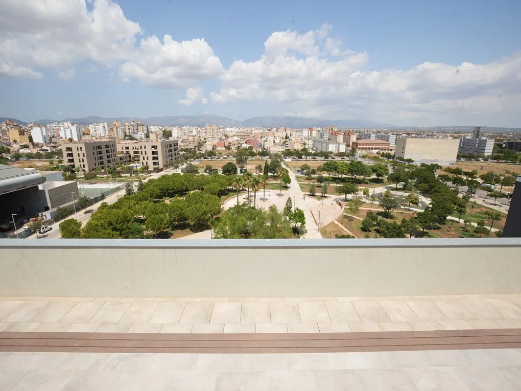Moderne lejlighed med balkon og fælles pool-11