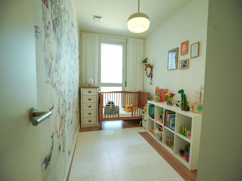 Moderne lejlighed med balkon og fælles pool-7