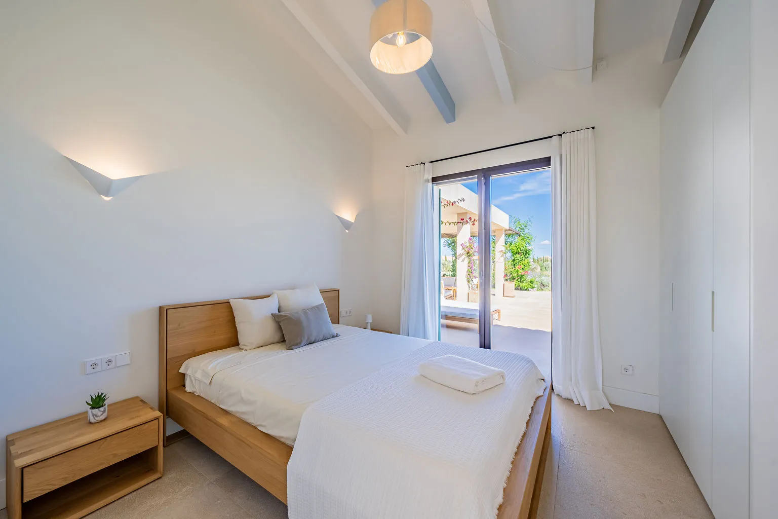 Newly built finca near Es Trenc-11