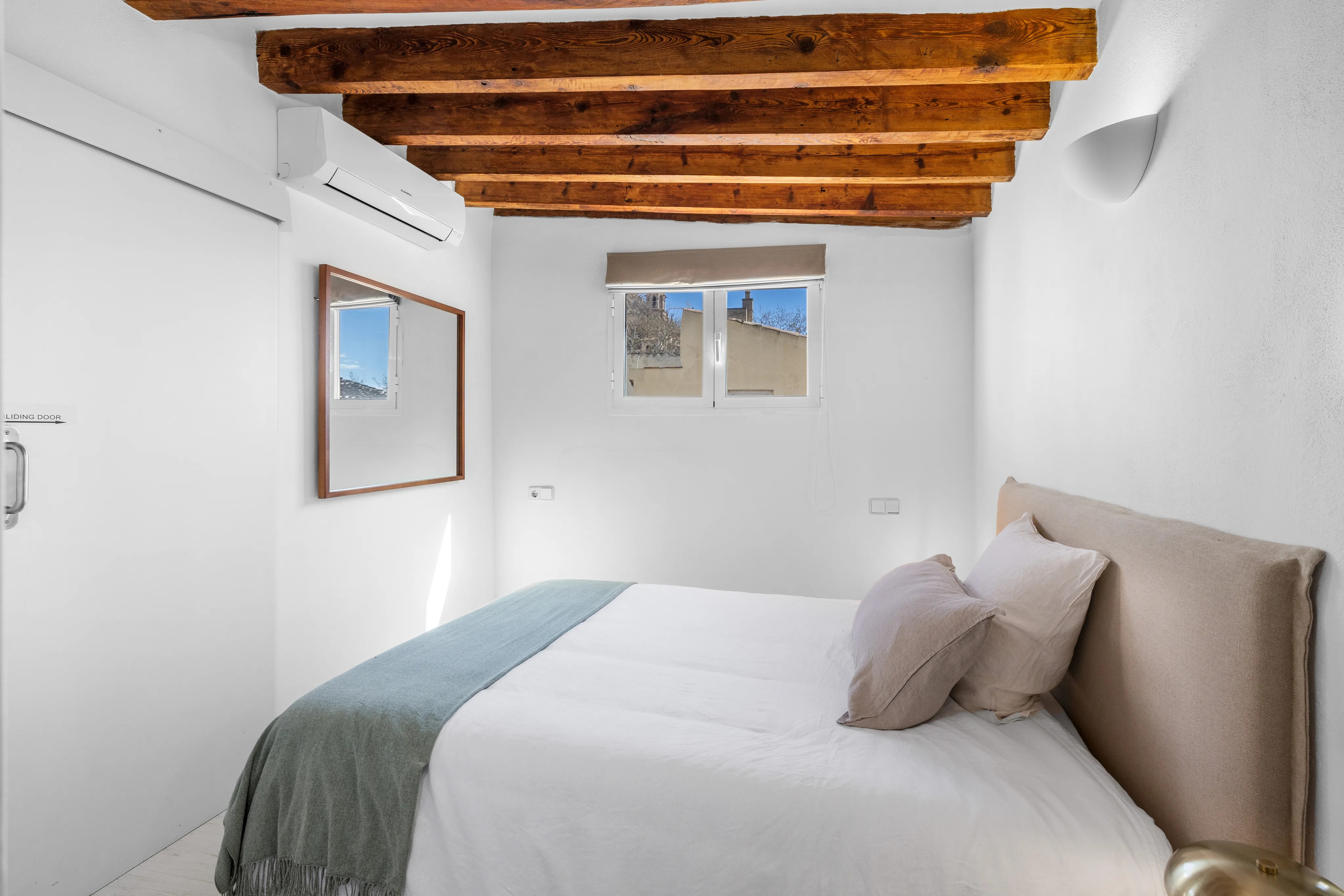 Luminoso attico duplex con balcone a La Lonja-11