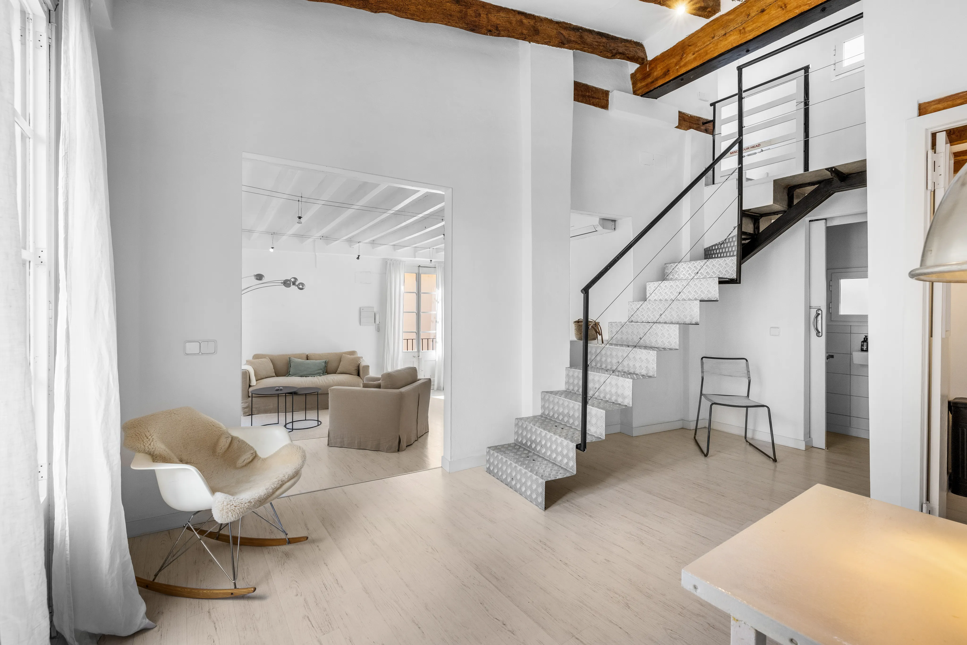 Luminoso attico duplex con balcone a La Lonja-6