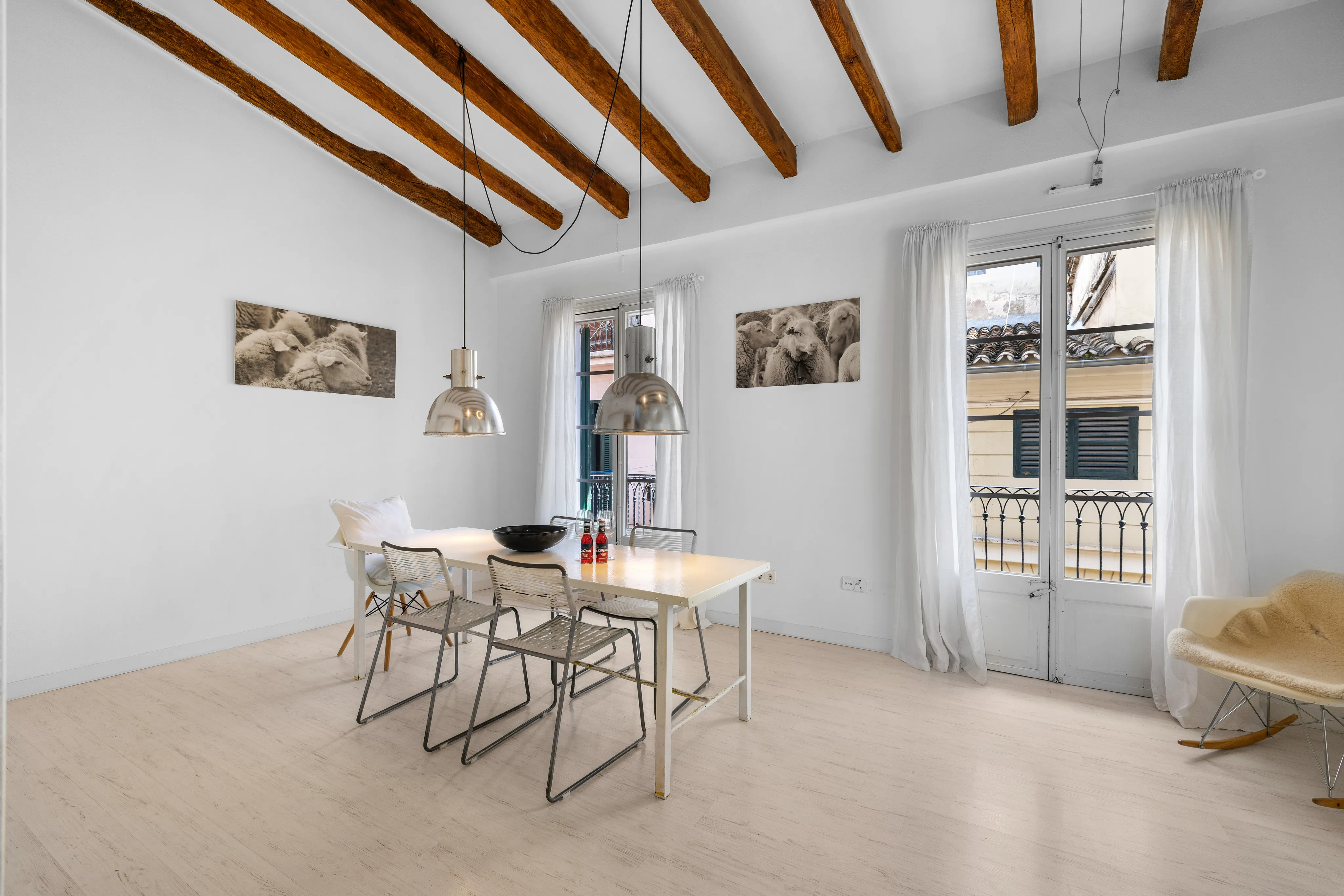 Dúplex ático luminoso con balcones en La Lonja-5