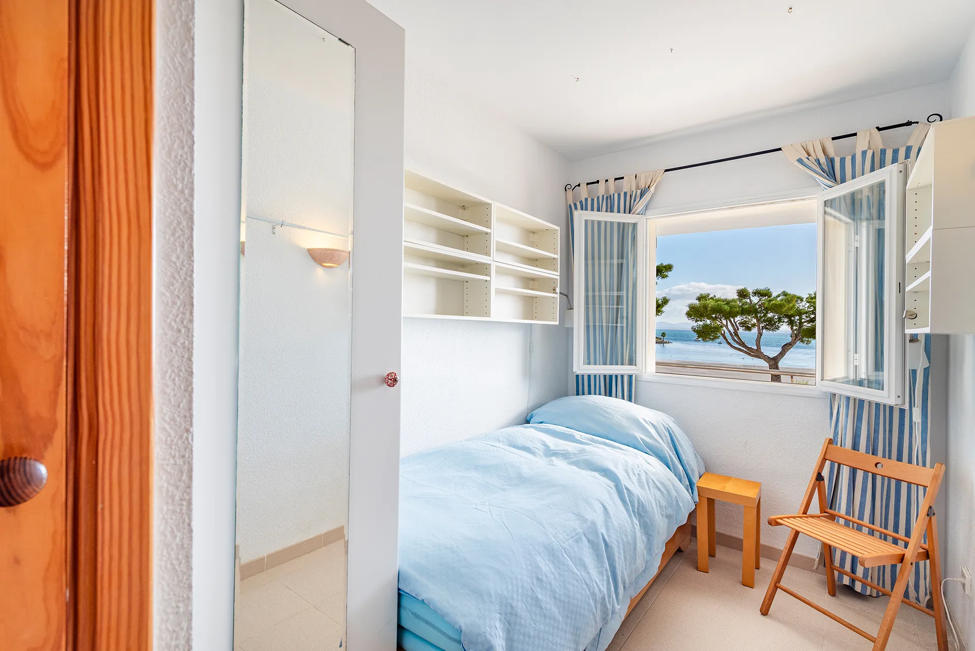 Lejlighed i første række med uhindret havudsigt-14