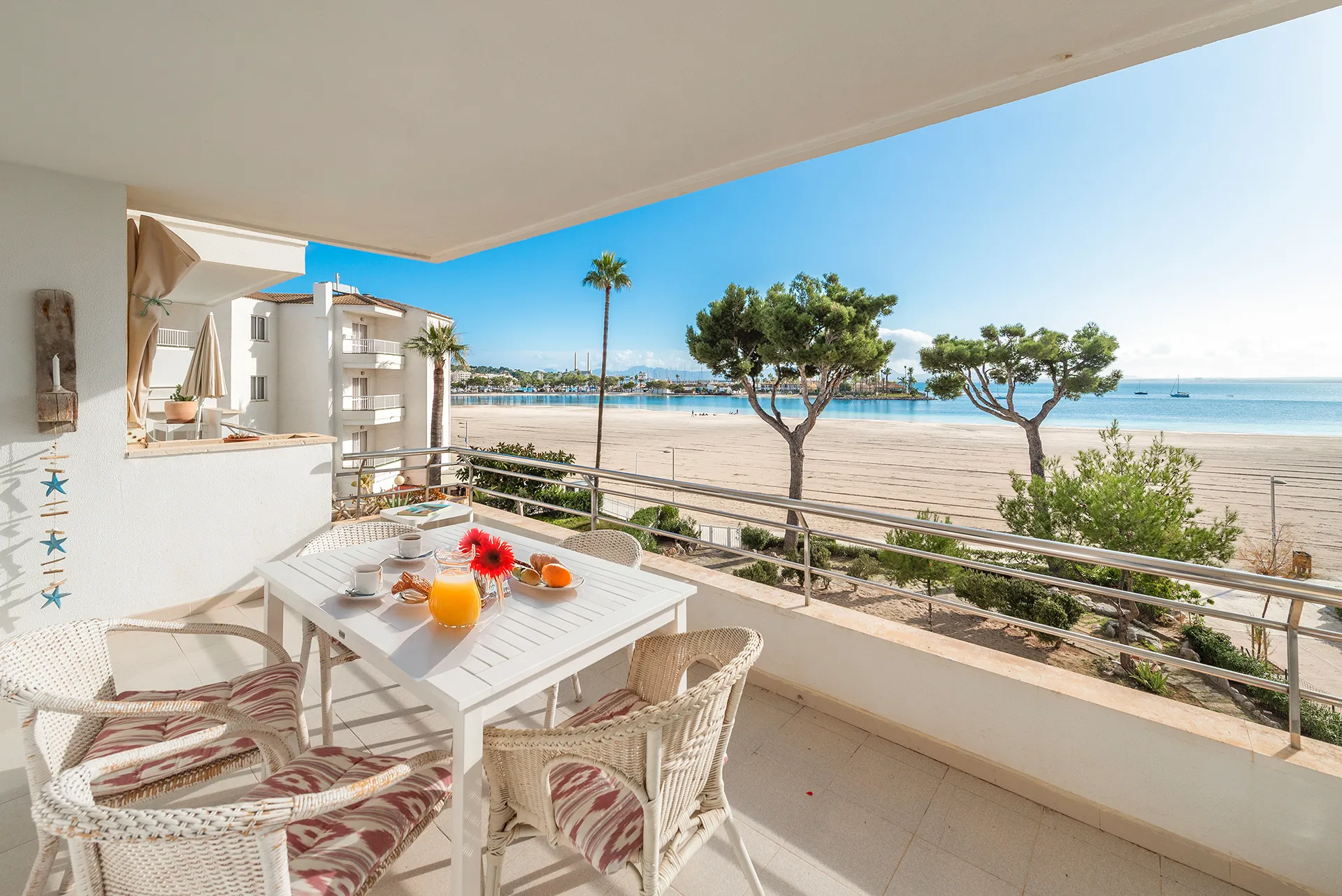 Lejlighed i første række med uhindret havudsigt-9