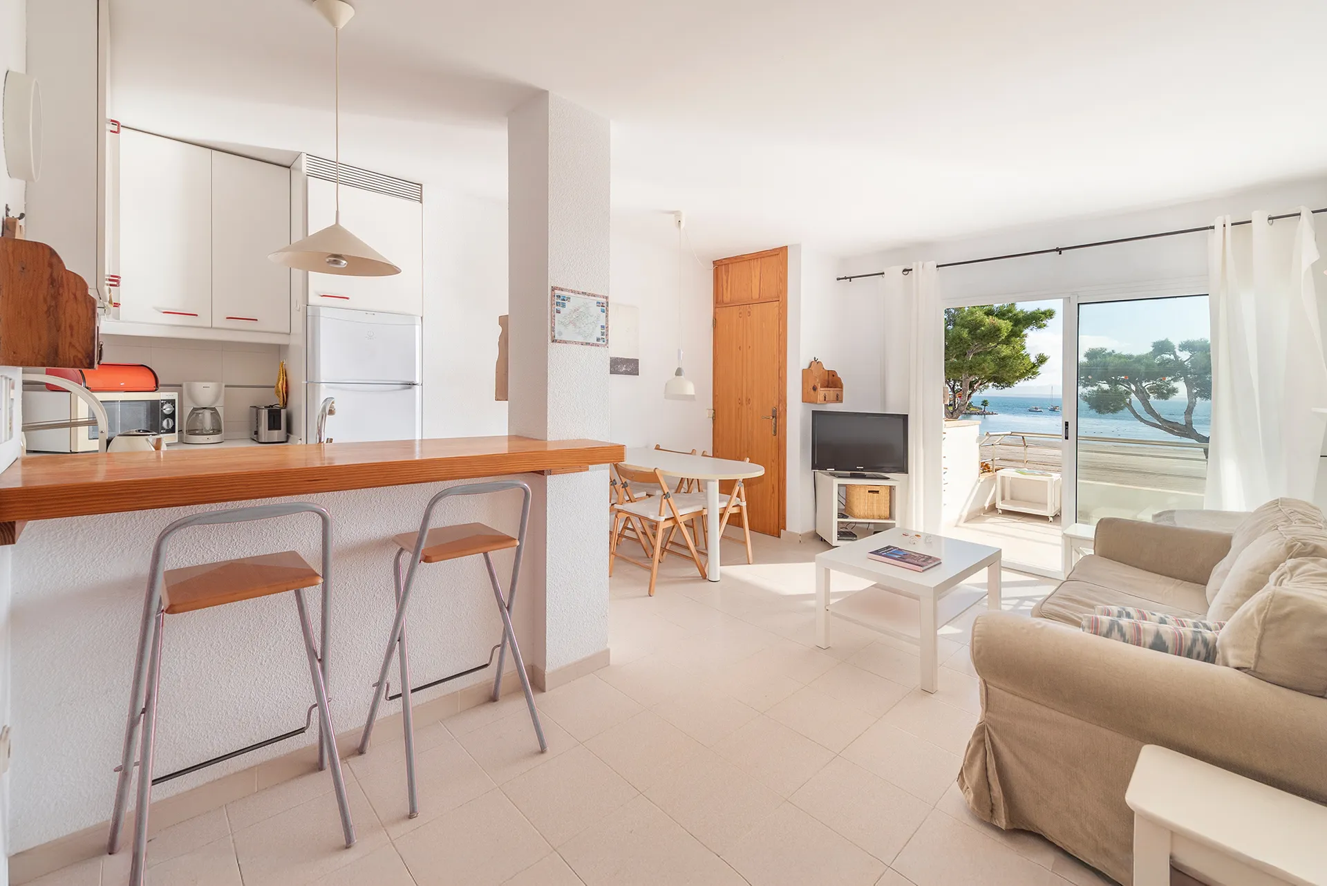 Lejlighed i første række med uhindret havudsigt-3