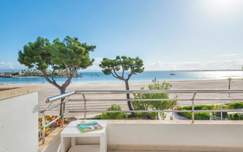 Appartamento in prima linea con vista sul mare