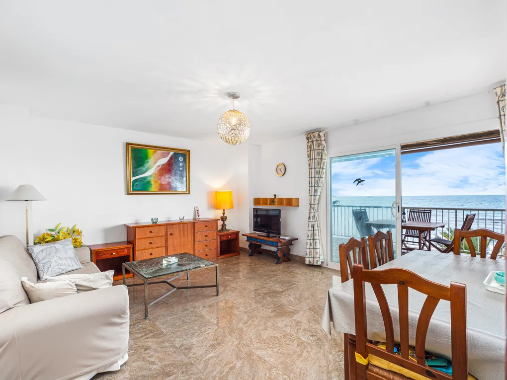 Apartment mit Terasse in erster Meereslinie-7