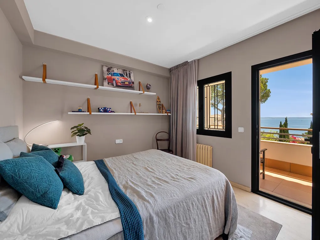 Amazing villa with sea views-18