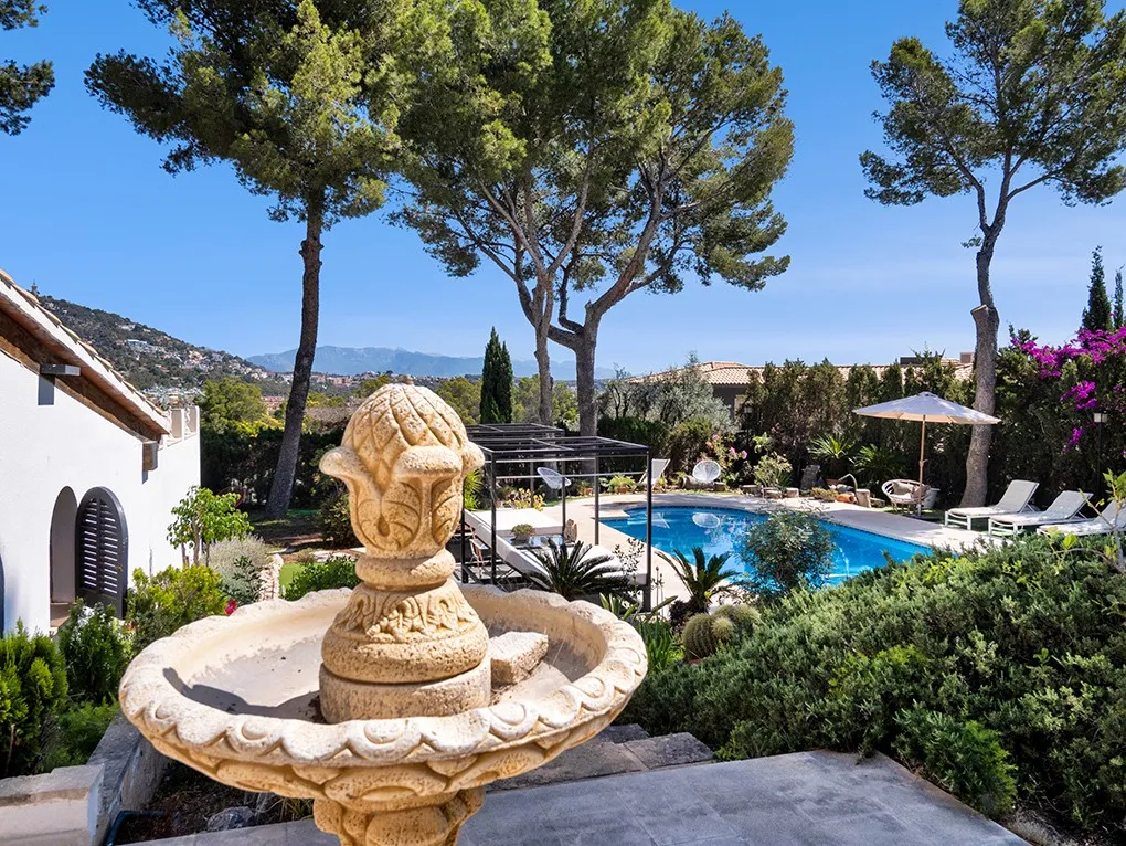 Amazing villa with sea views-33