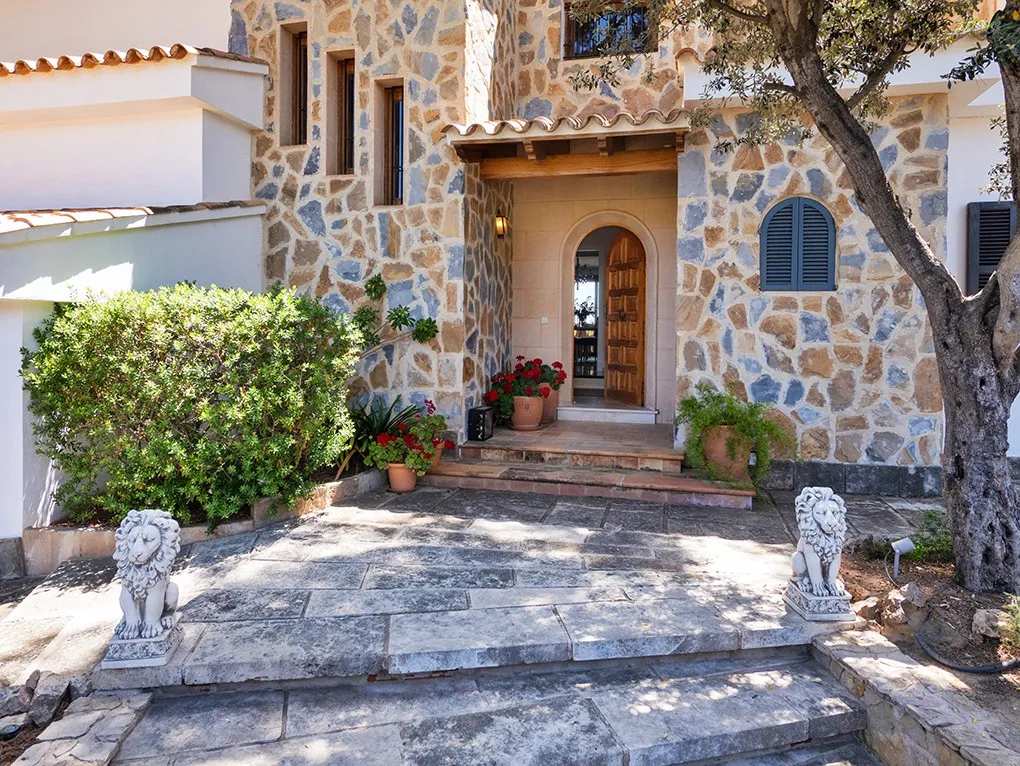 Amazing villa with sea views-35