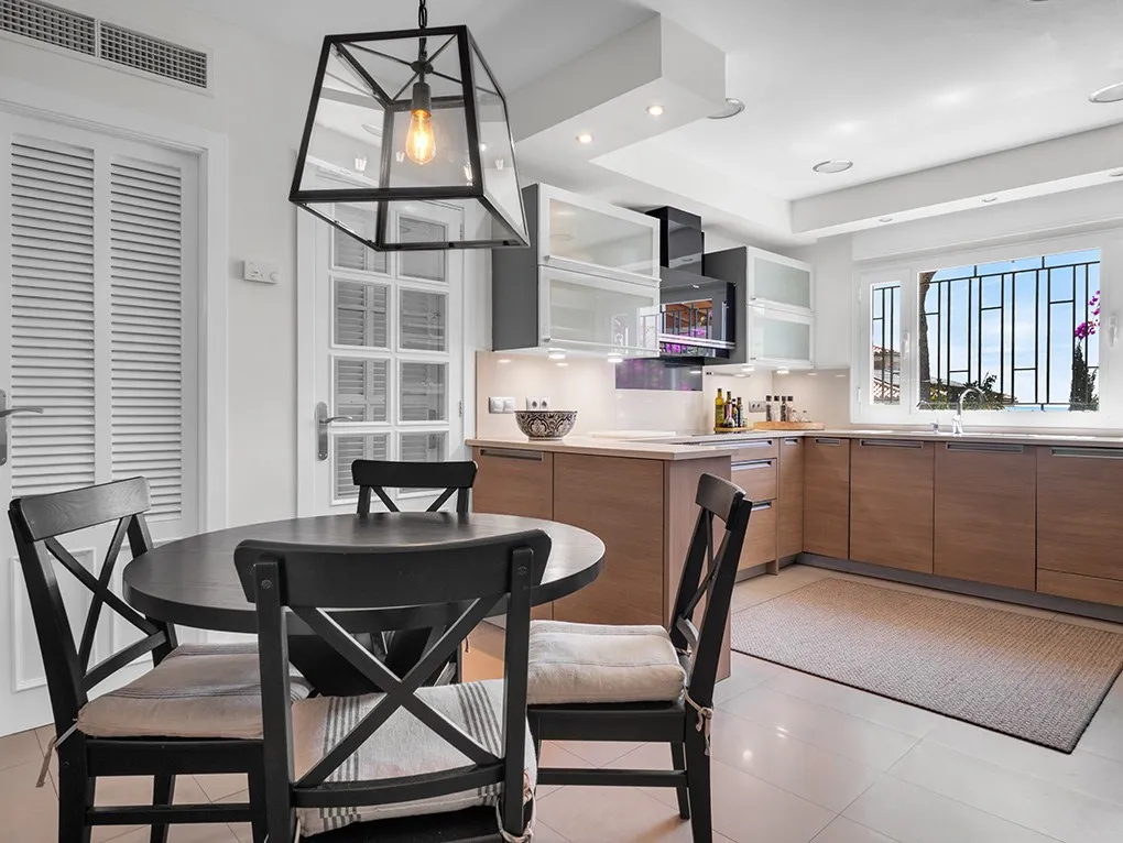 Amazing villa with sea views-7