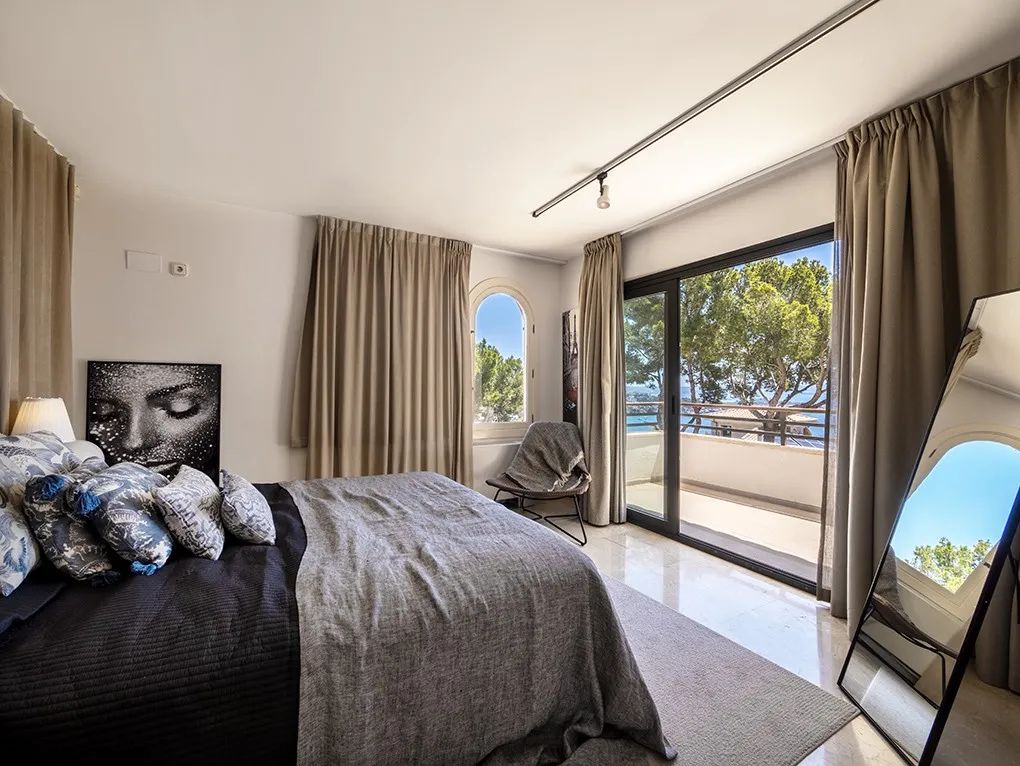 Amazing villa with sea views-16