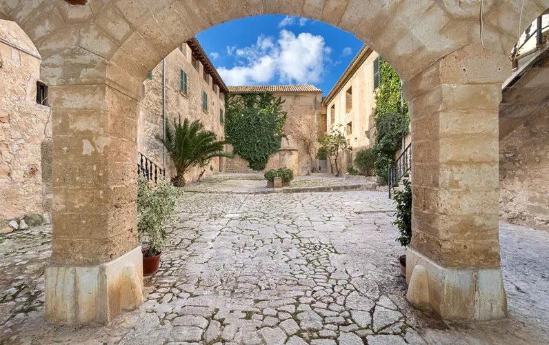 Historyczna nieruchomość z możliwościami