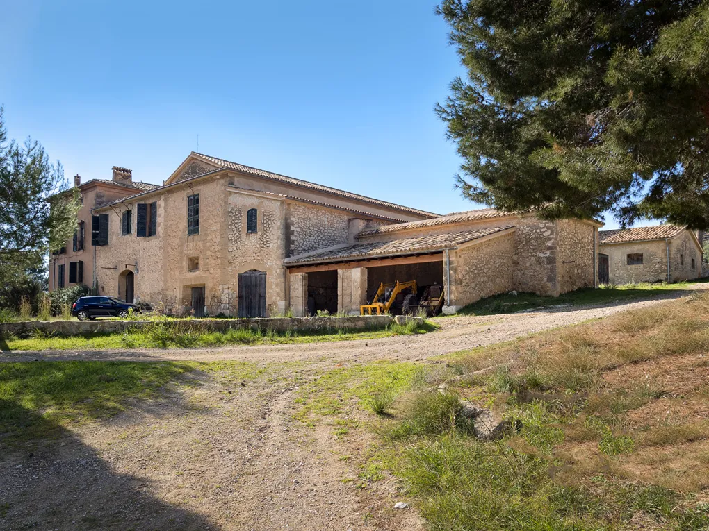 Historical property with possibilities-15