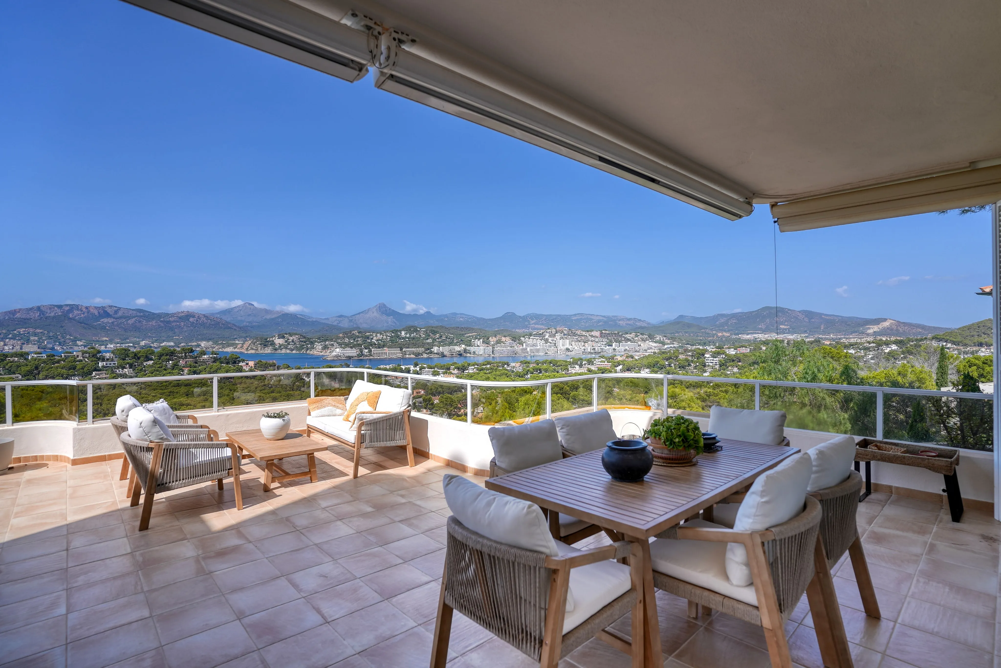 Luxury apartment with panoramic sea views in Nova Santa Ponsa-15