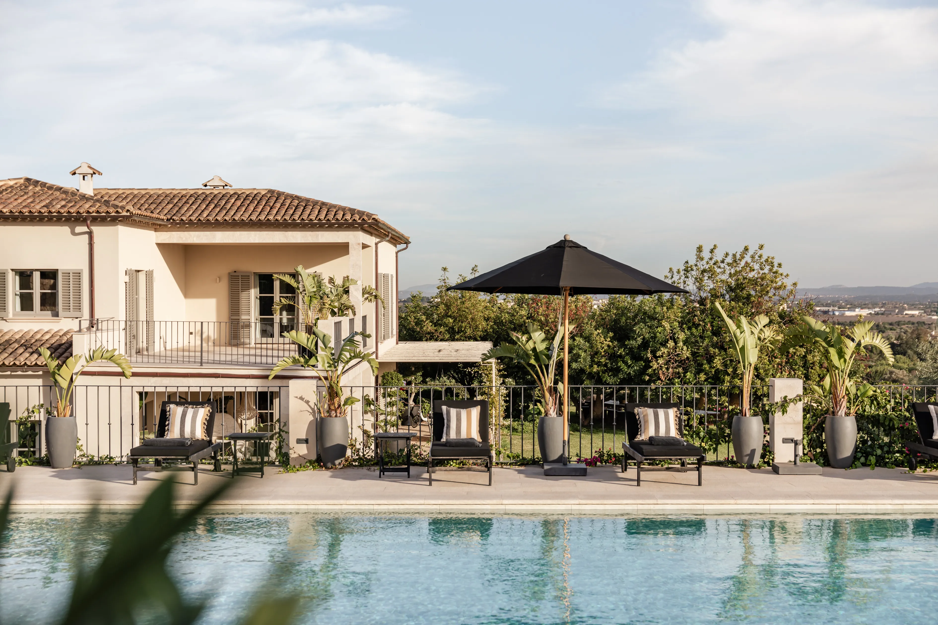 Refinado refugio mediterráneo con elegancia contemporánea-24