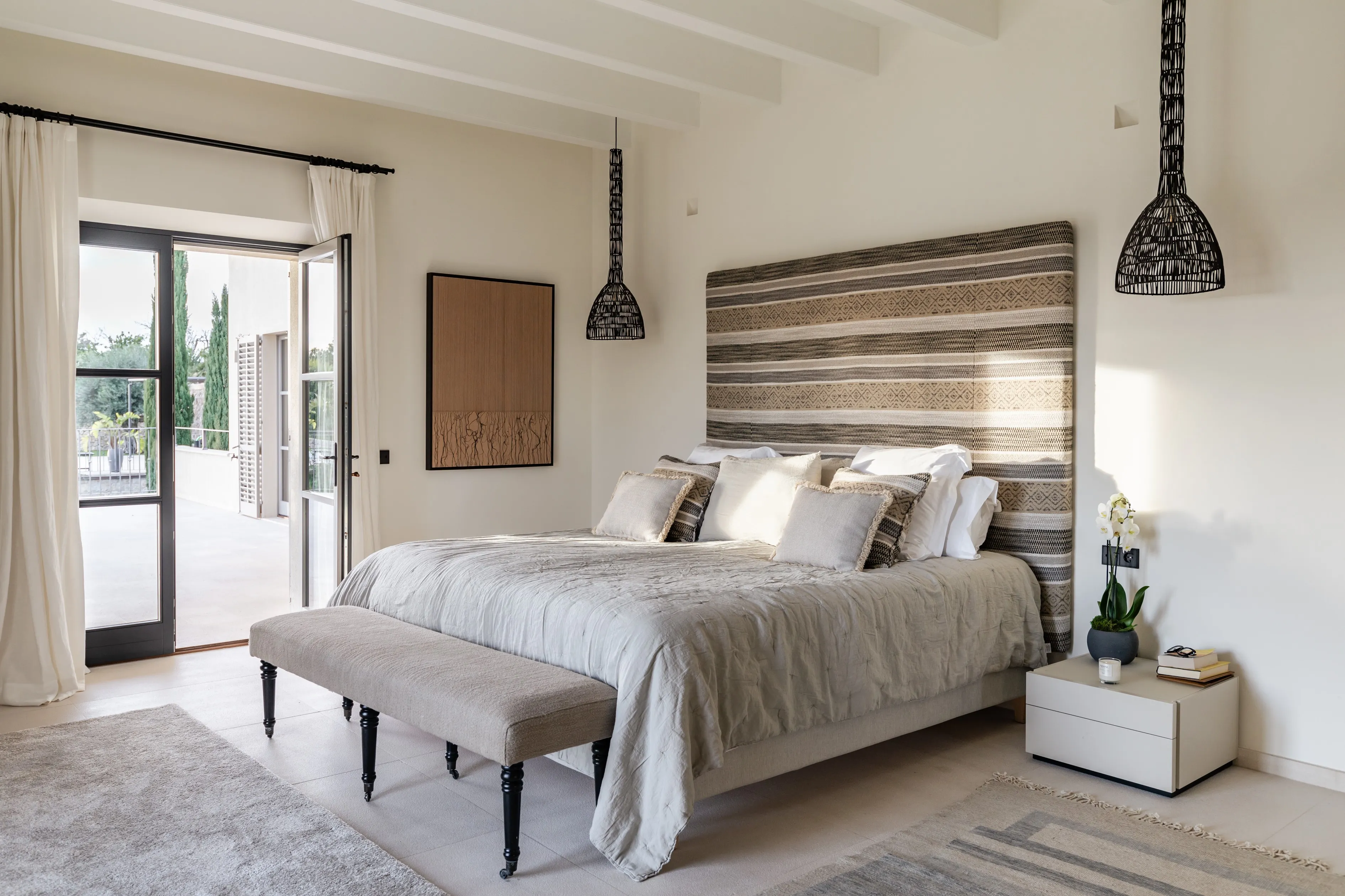 Refinado refugio mediterráneo con elegancia contemporánea-11