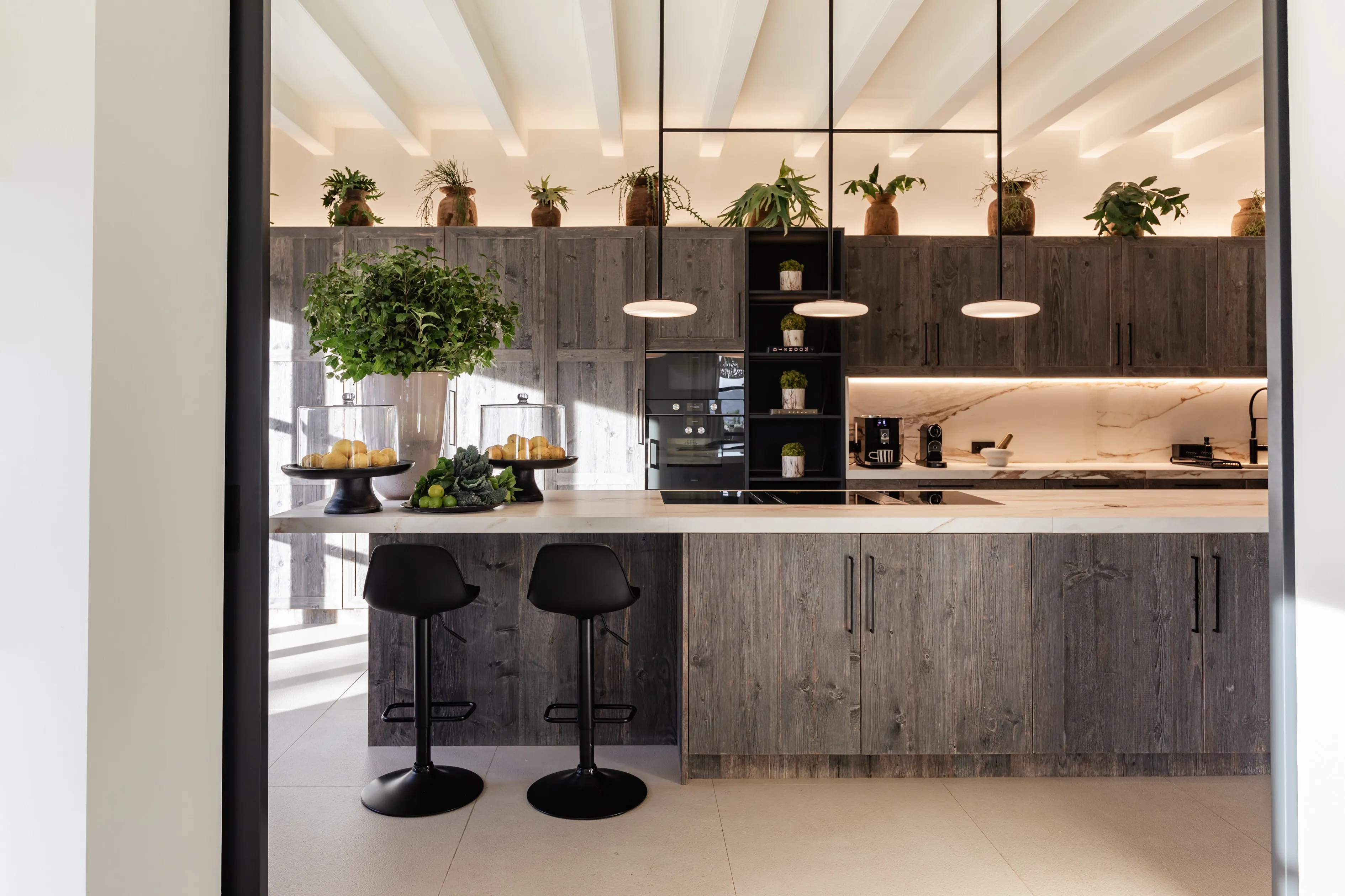 Refinado refugio mediterráneo con elegancia contemporánea-8