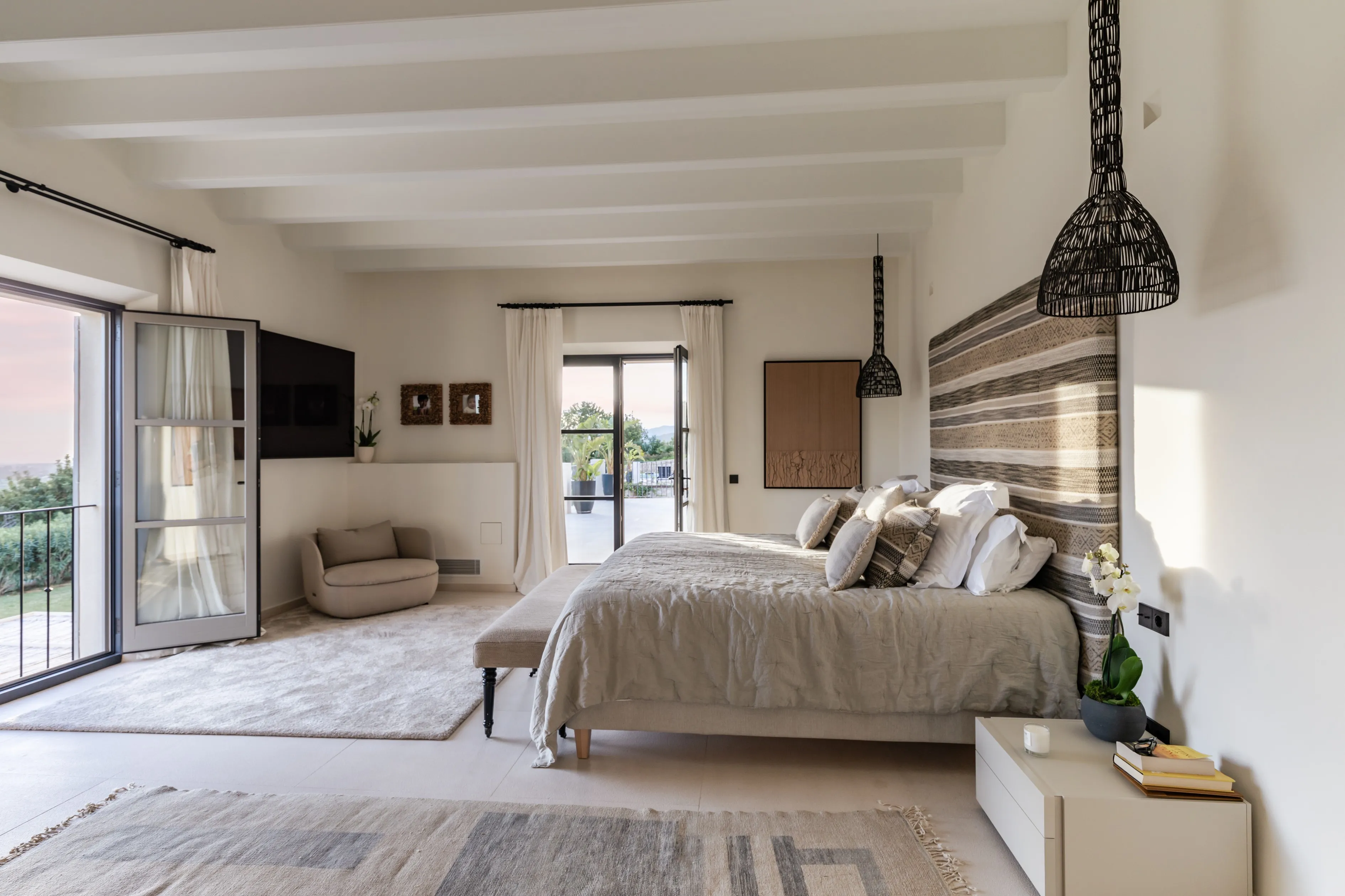 Refinado refugio mediterráneo con elegancia contemporánea-12