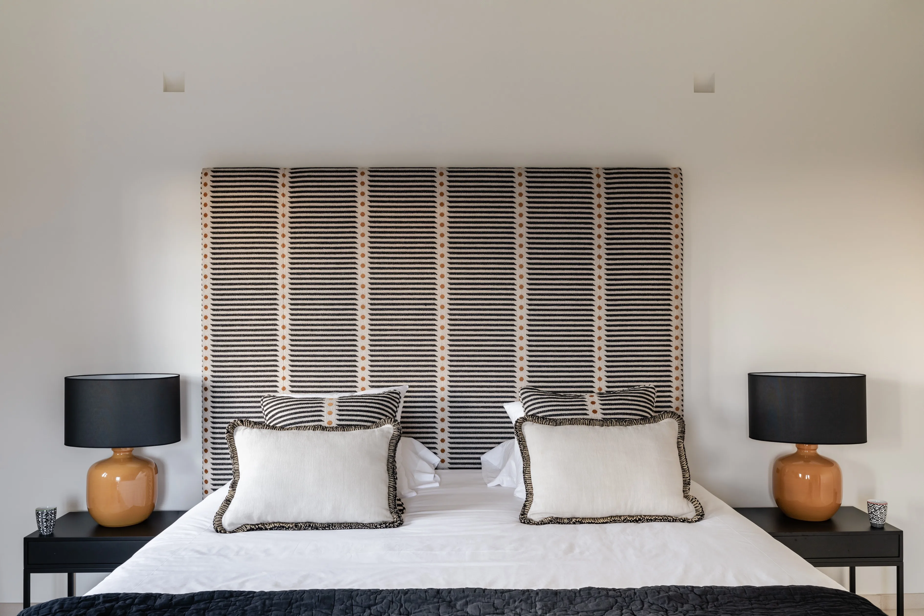 Refinado refugio mediterráneo con elegancia contemporánea-14