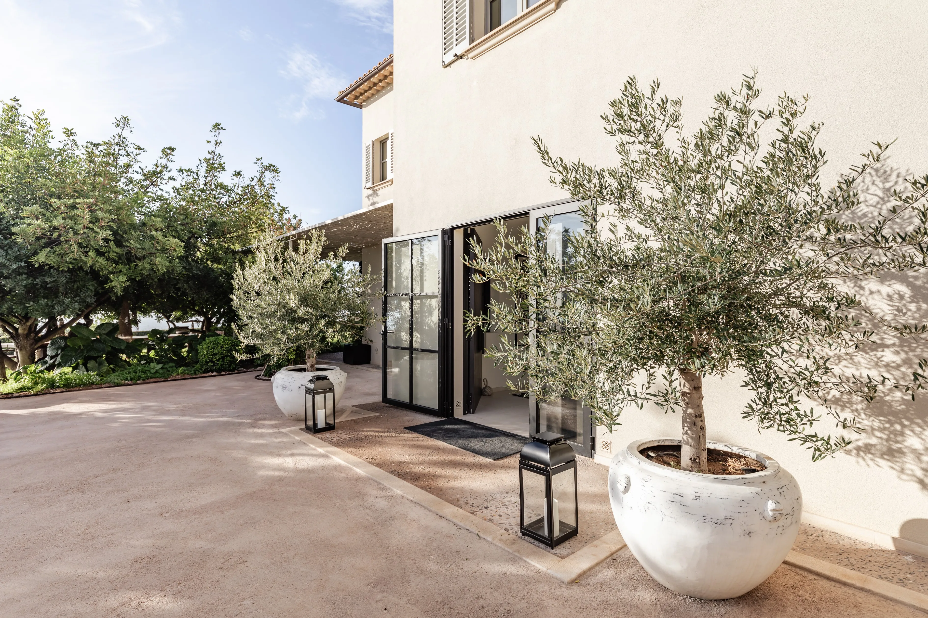 Refinado refugio mediterráneo con elegancia contemporánea-23