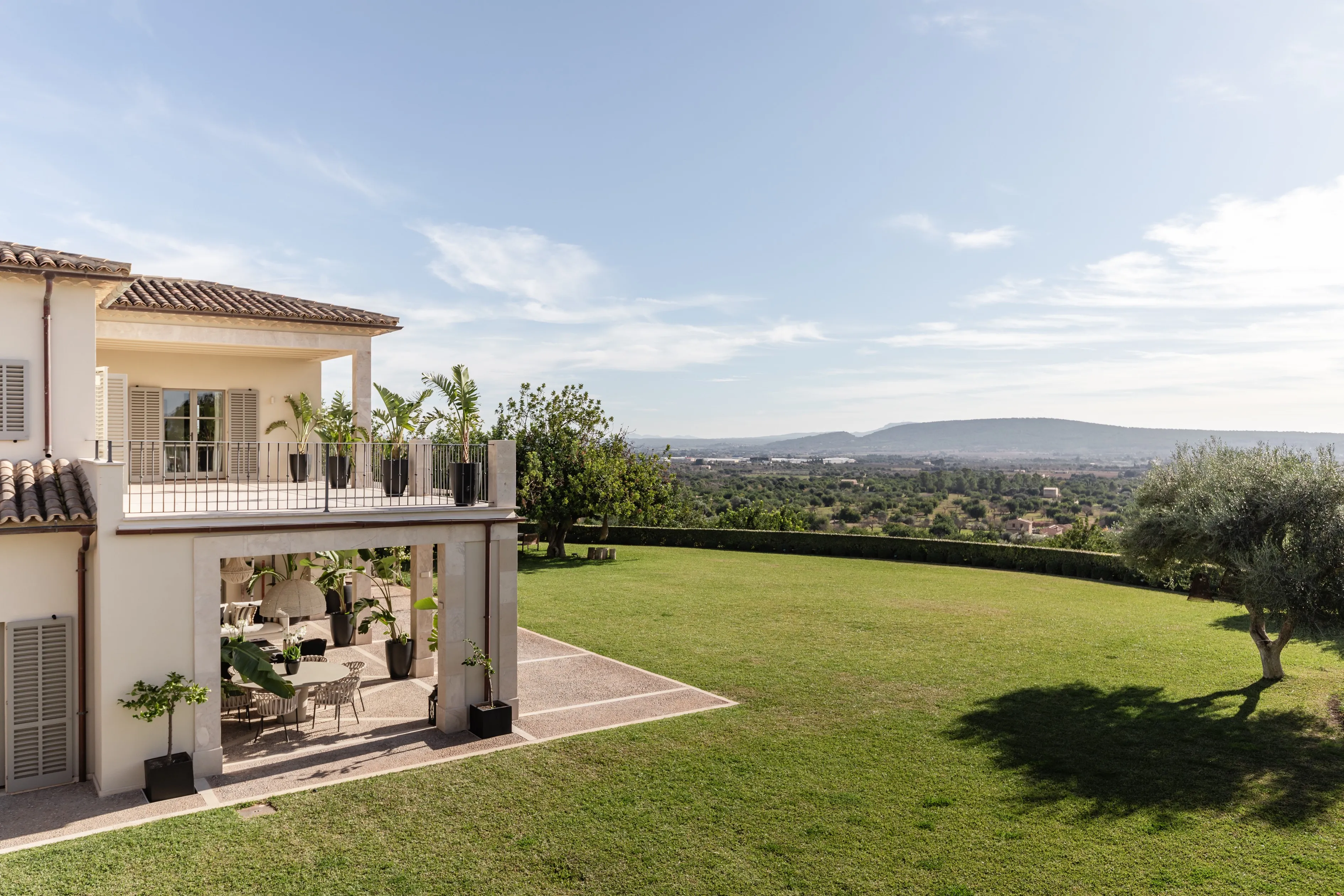 Refinado refugio mediterráneo con elegancia contemporánea-2