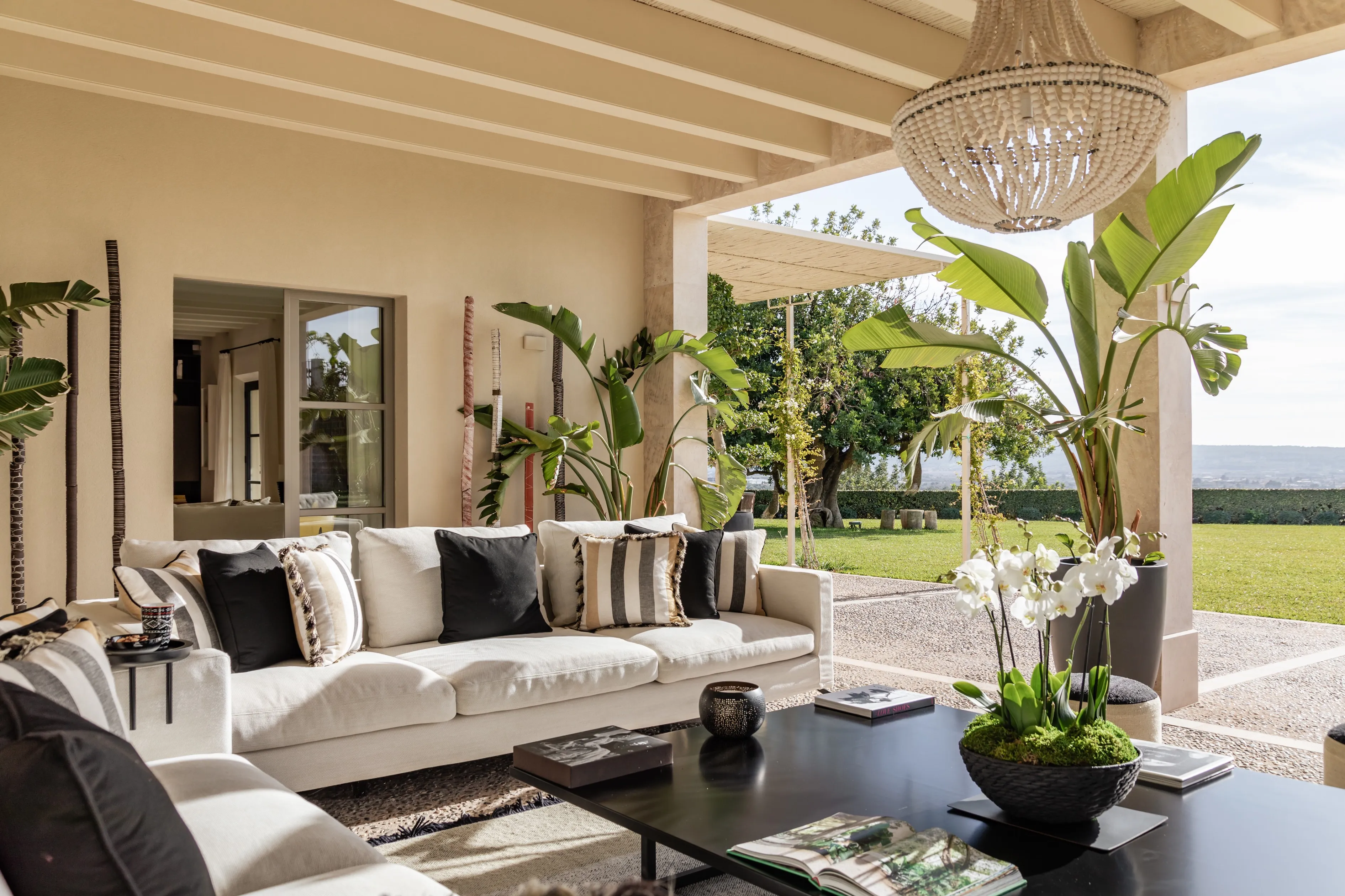 Refinado refugio mediterráneo con elegancia contemporánea-2