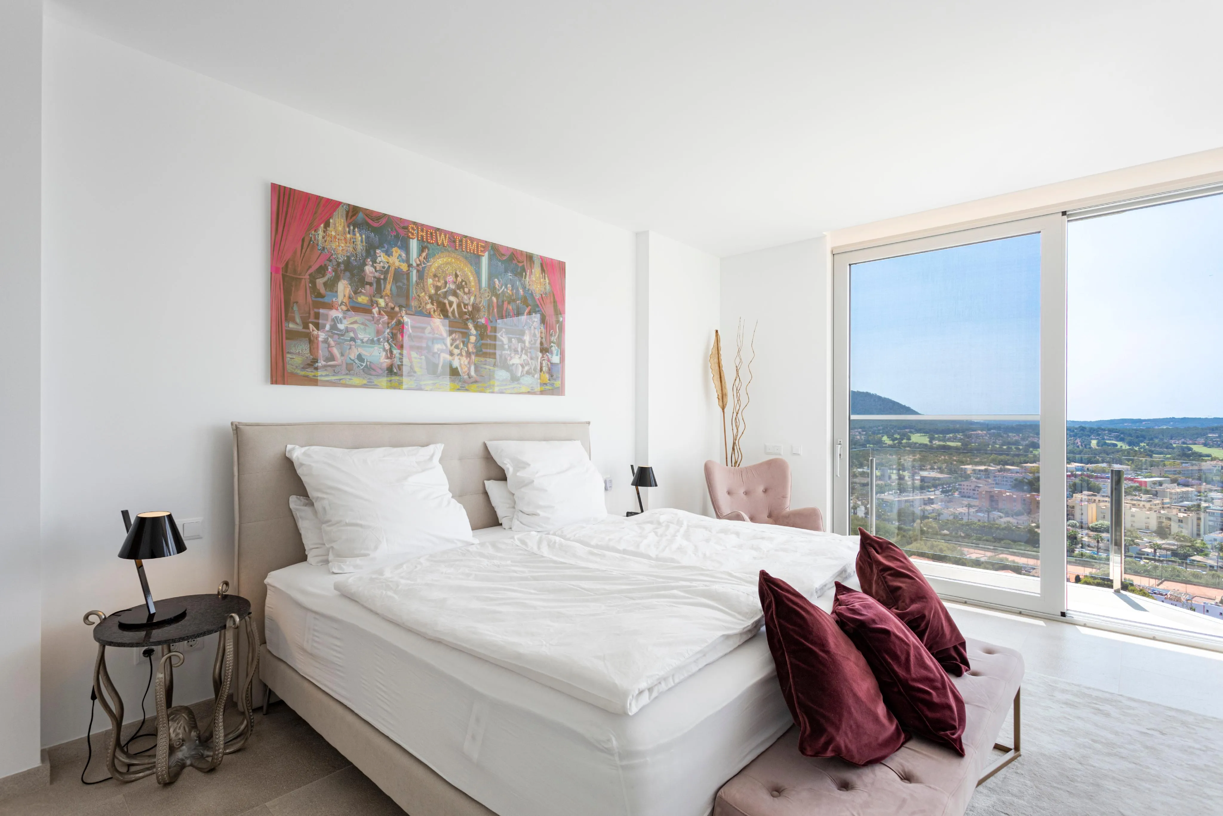 Villa de diseño prácticamente nueva con impresionantes vistas al mar-14