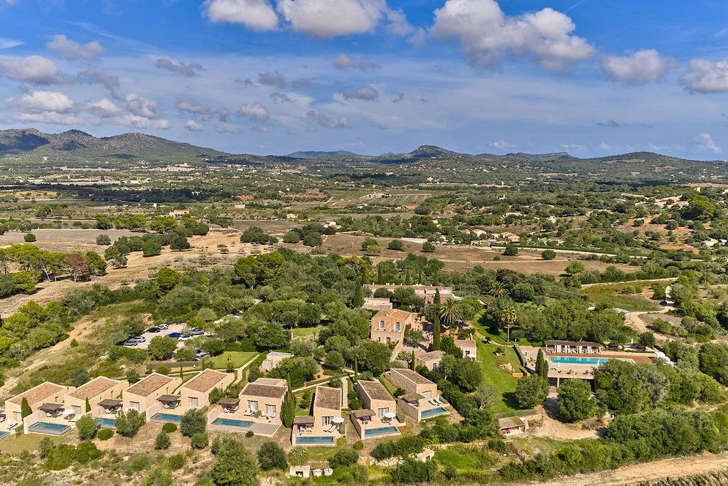 Nybygget finca med resort-forbindelse og attraktive udnyttelsesmuligheder-5