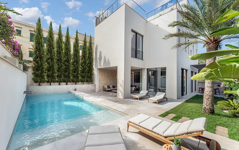 Luxury villa walking distance to Cala Figuera harbor