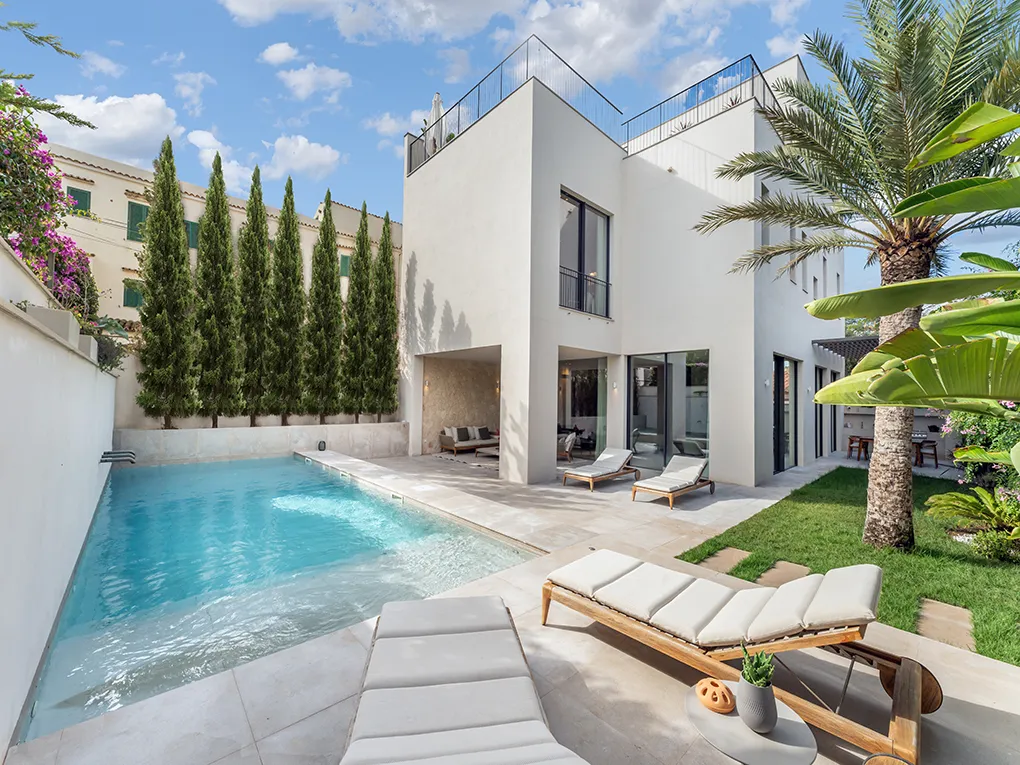 Luxury villa walking distance to Cala Figuera harbor-1