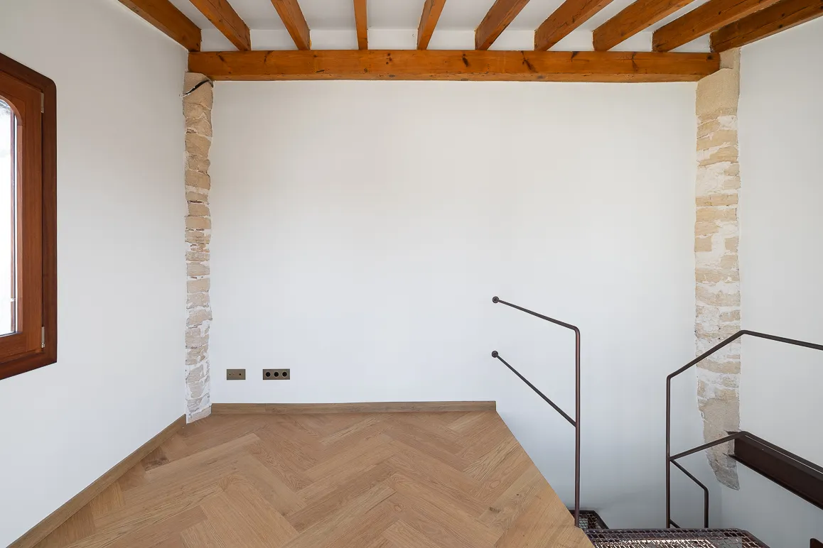 Historische flair, modern design: gerenoveerd duplex penthouse met terras-10