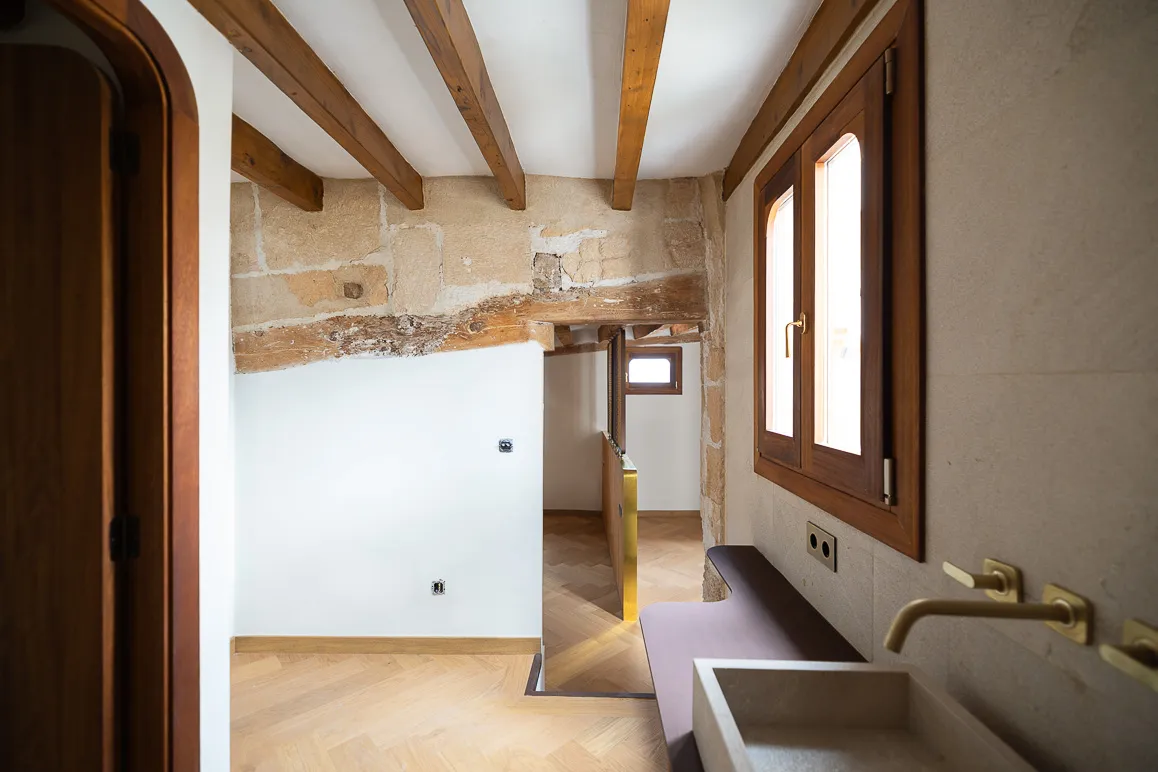 Historisk flair, moderne design: renoveret duplex-penthouse med terrasse-5