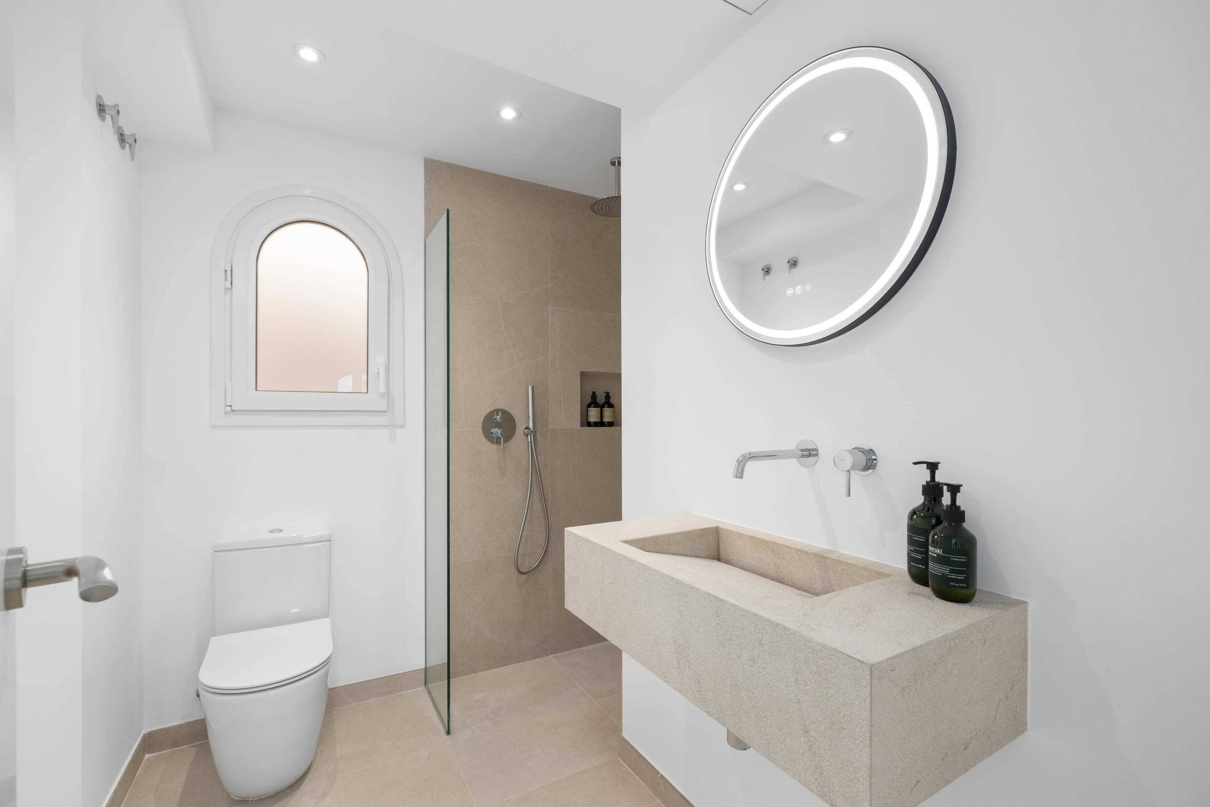 Exclusive flat with sea views and high-quality fittings-12