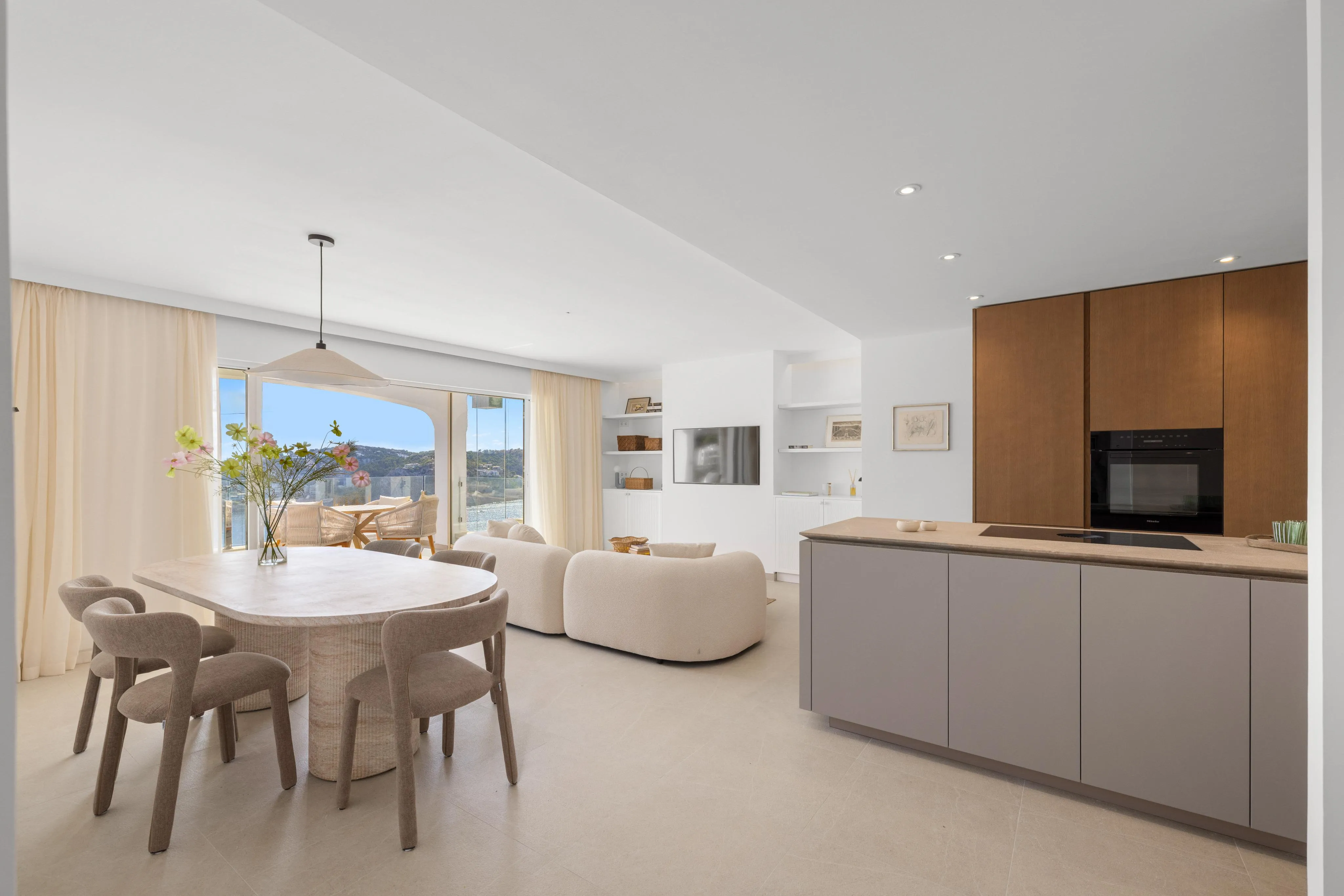 Exclusief appartement met uitzicht op zee en hoogwaardige inrichting-2