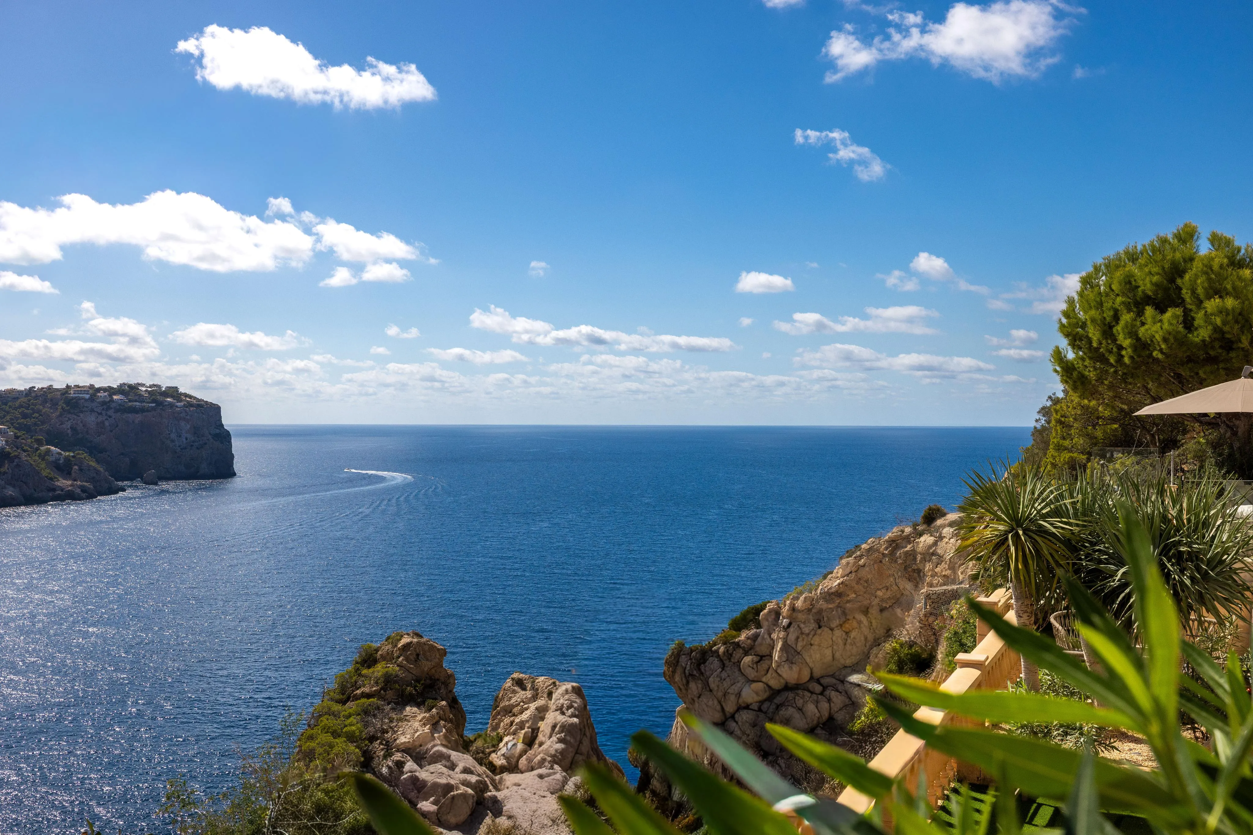 Exclusive flat with sea views and high-quality fittings-10