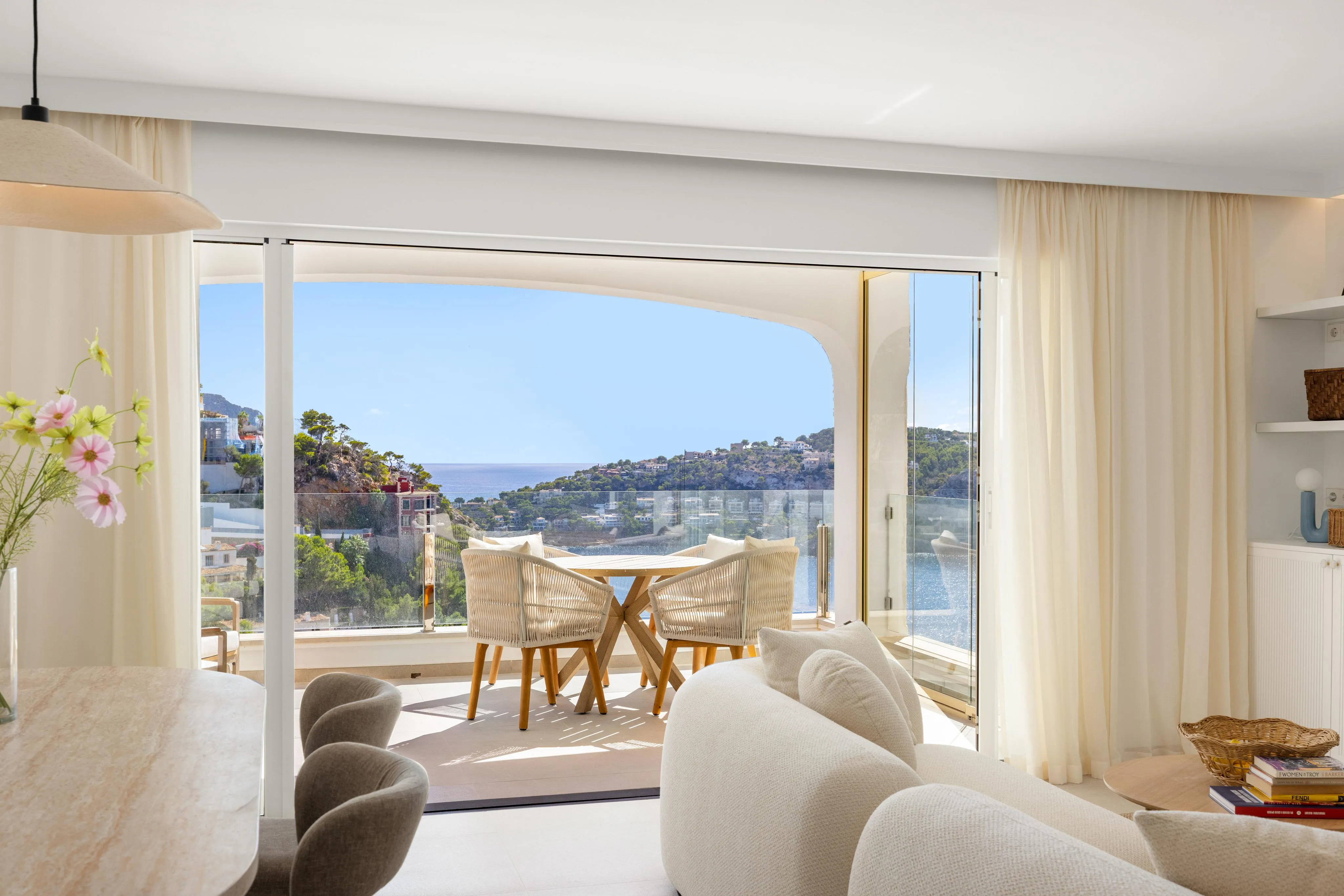 Exclusief appartement met uitzicht op zee en hoogwaardige inrichting-14