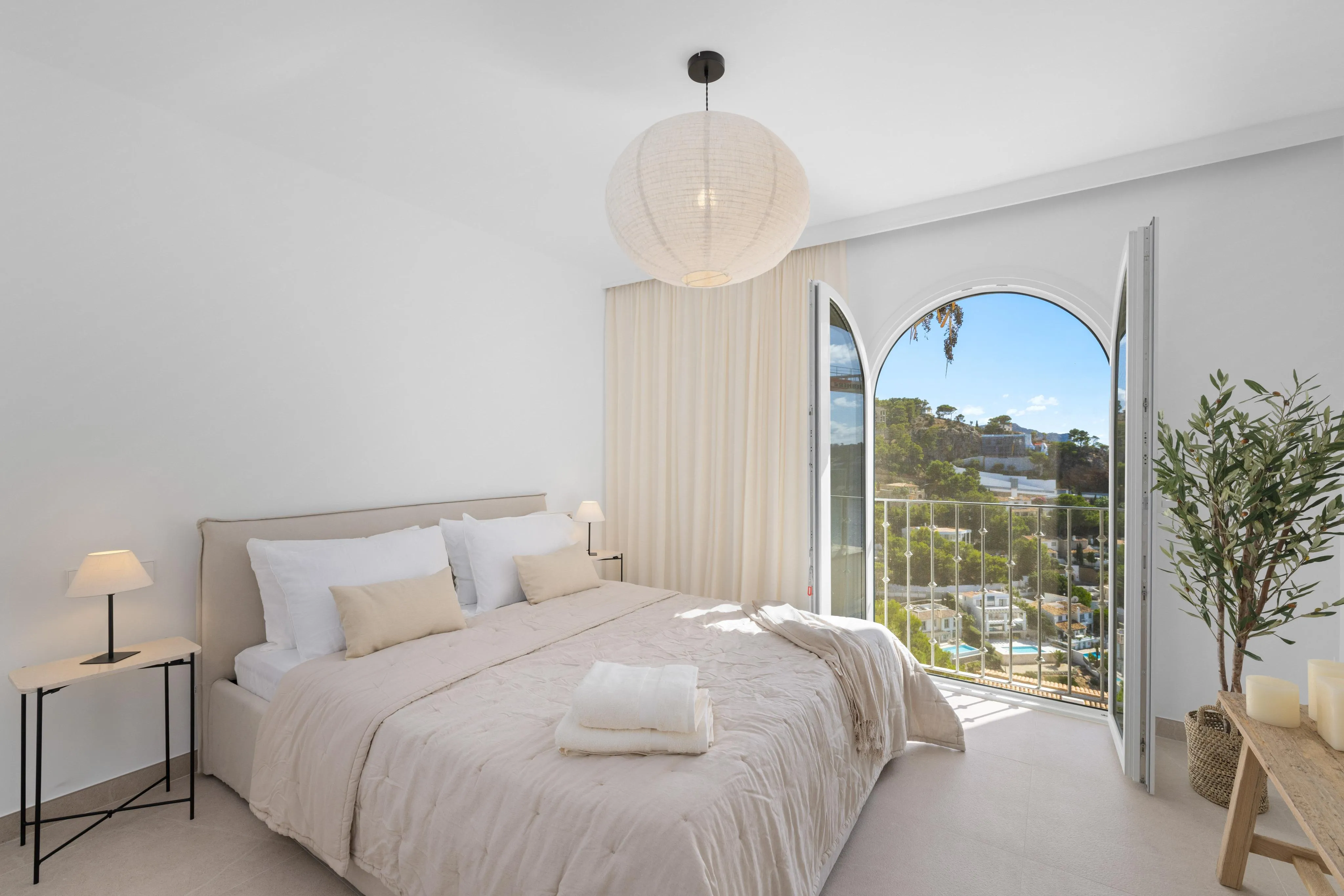 Exclusive flat with sea views and high-quality fittings-7