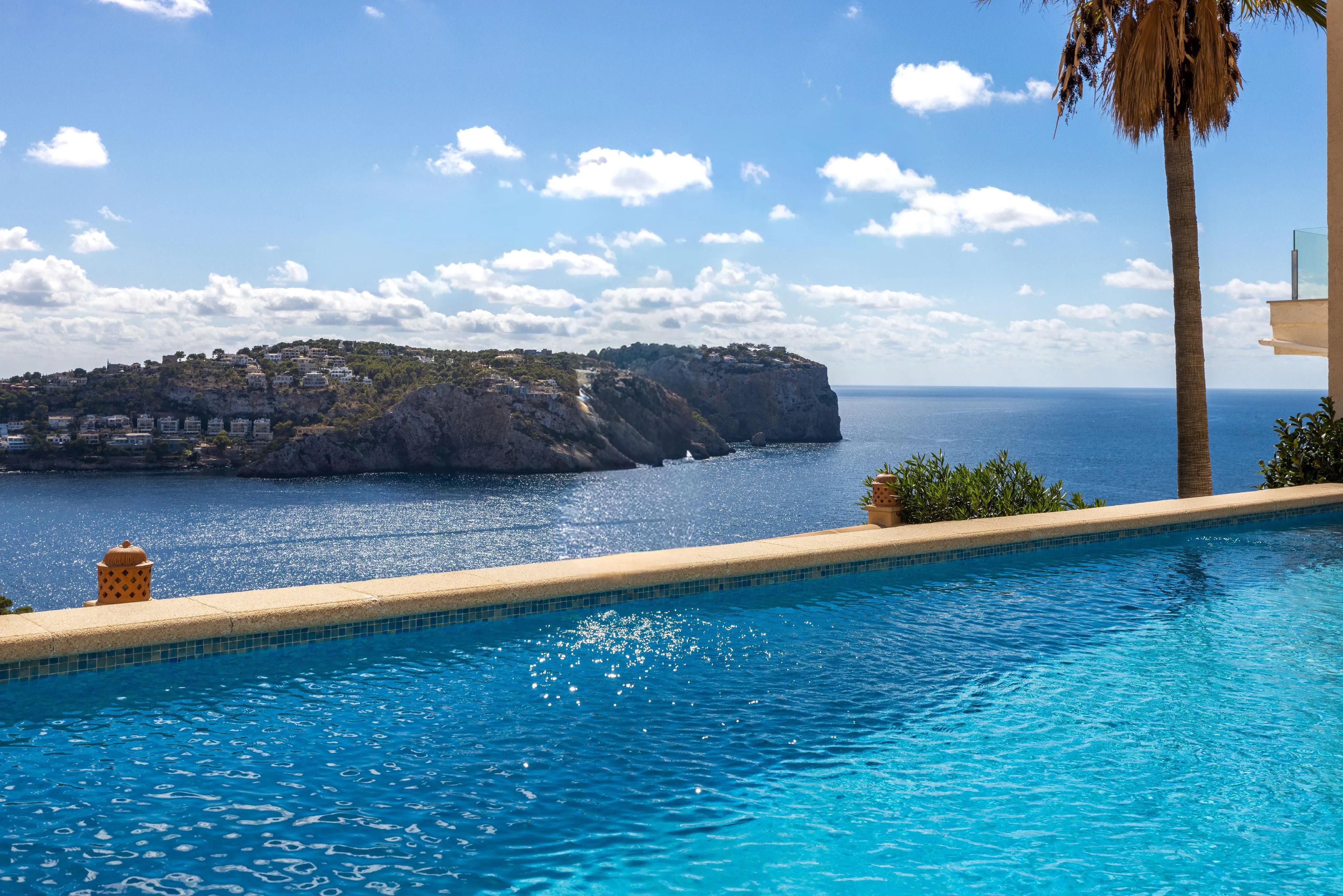 Exclusive flat with sea views and high-quality fittings-18