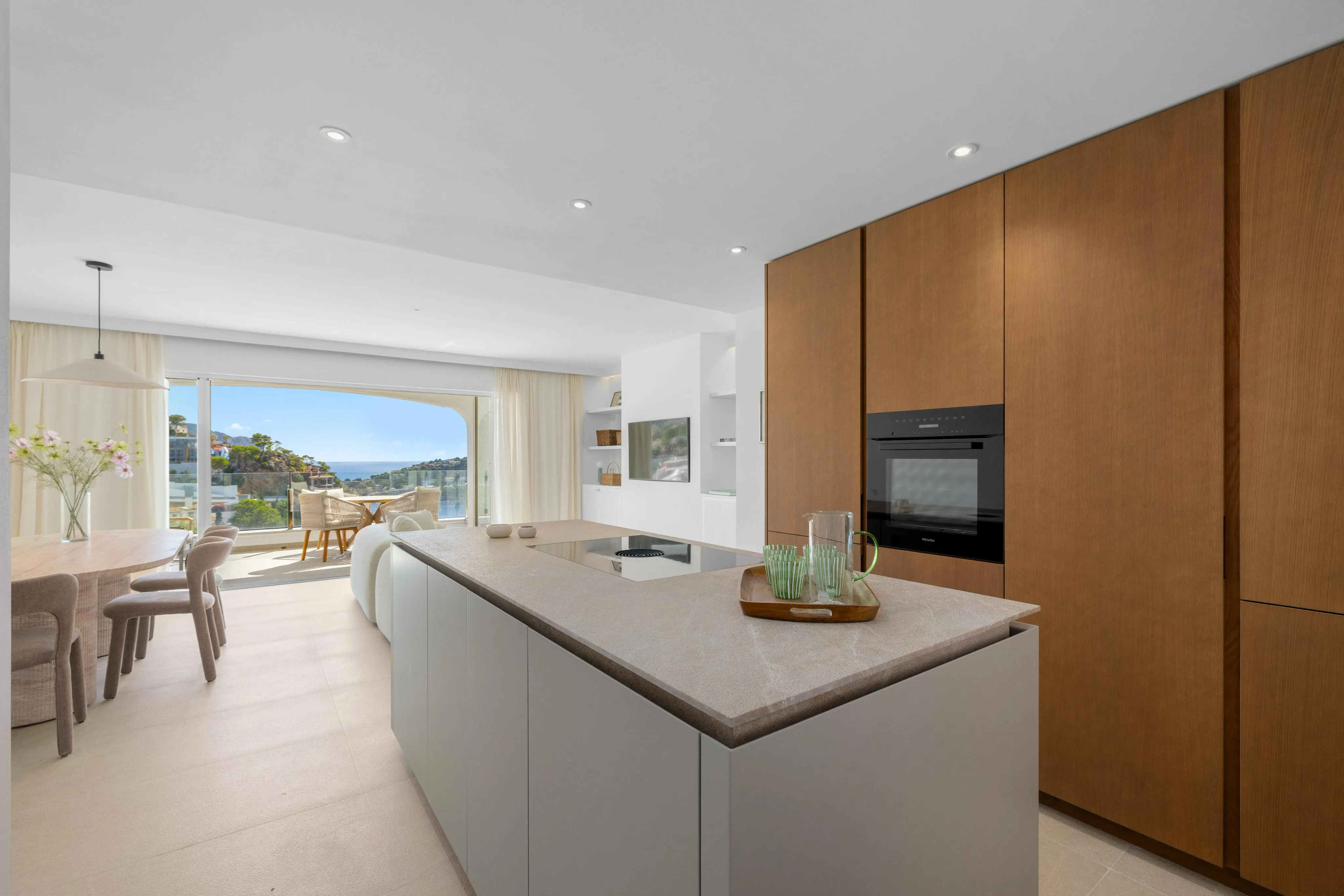 Exclusive flat with sea views and high-quality fittings-13