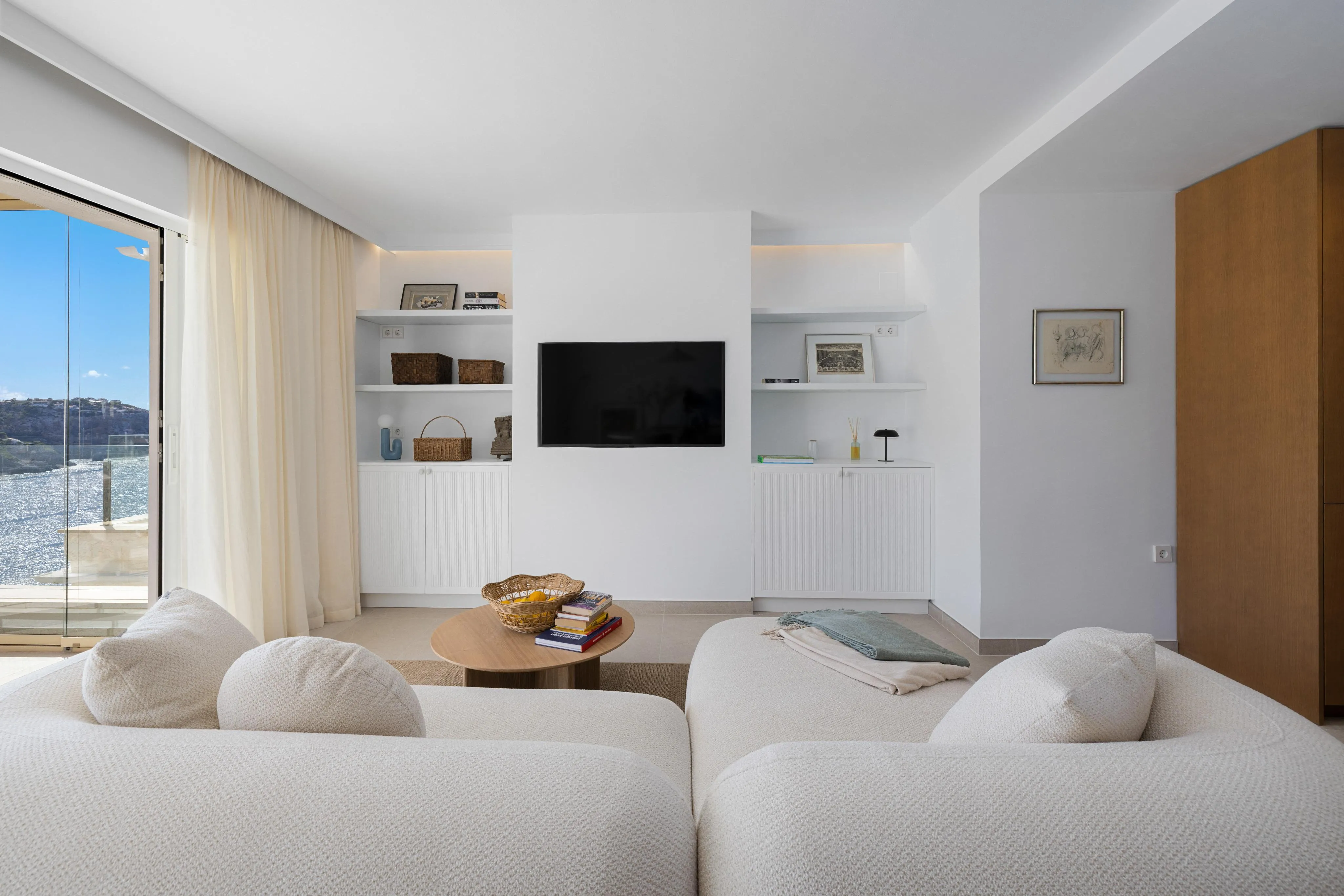 Exclusive flat with sea views and high-quality fittings-17