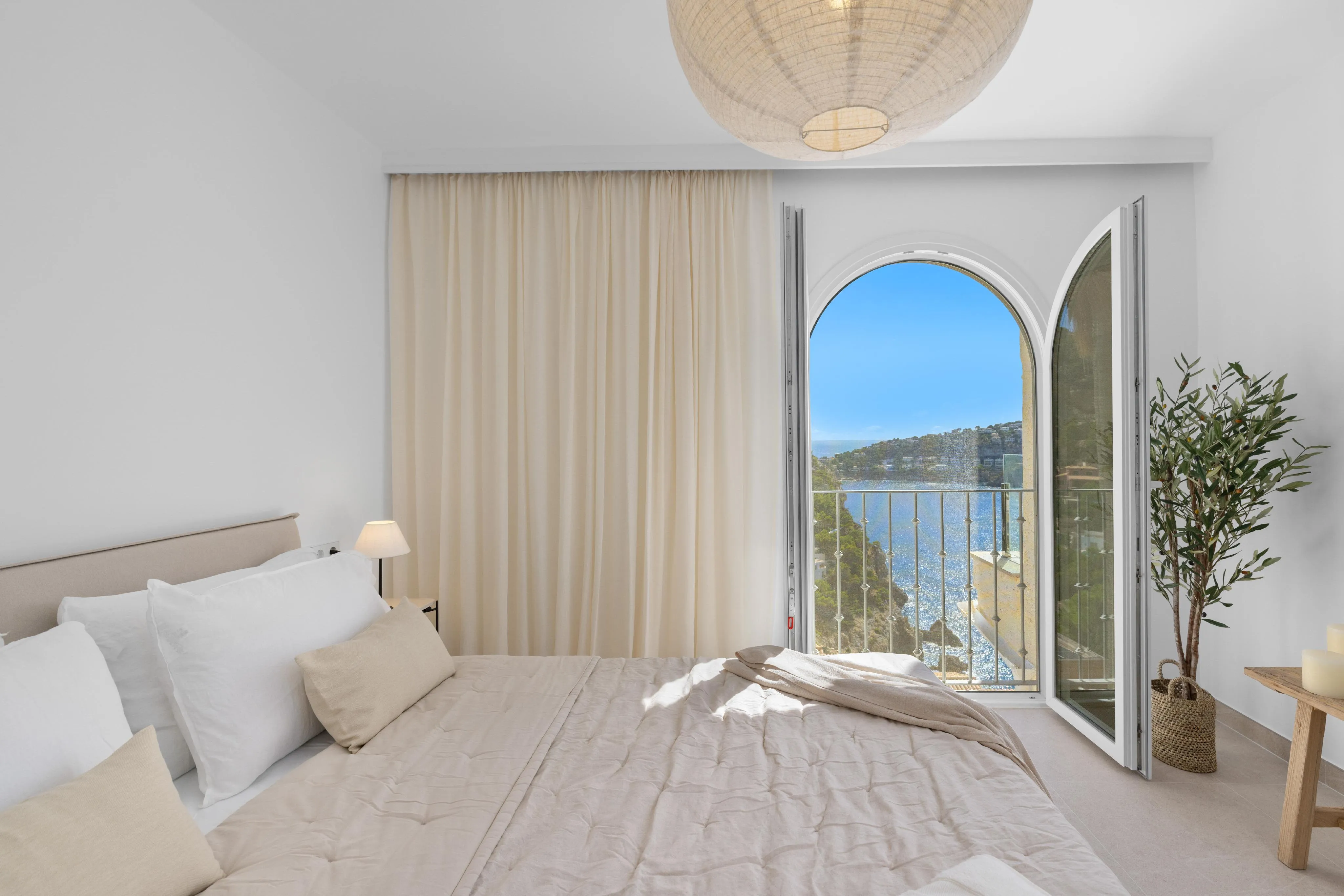 Exclusive flat with sea views and high-quality fittings-9