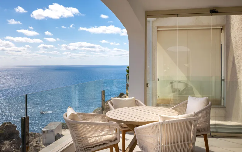 Exclusive flat with sea views and high-quality fittings