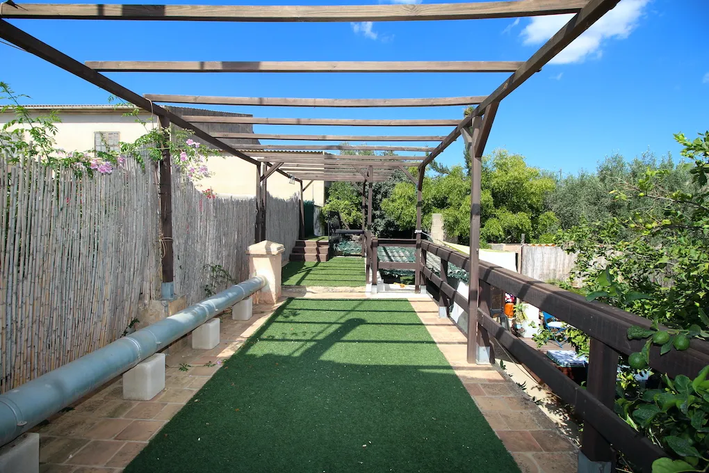 Casa de pueblo para renovar con gran patio-8