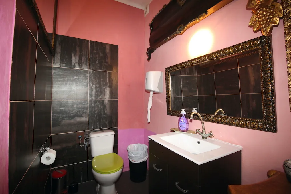 Casa de pueblo para renovar con gran patio-5