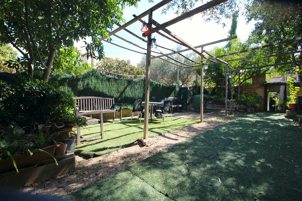 Casa de pueblo para renovar con gran patio-10